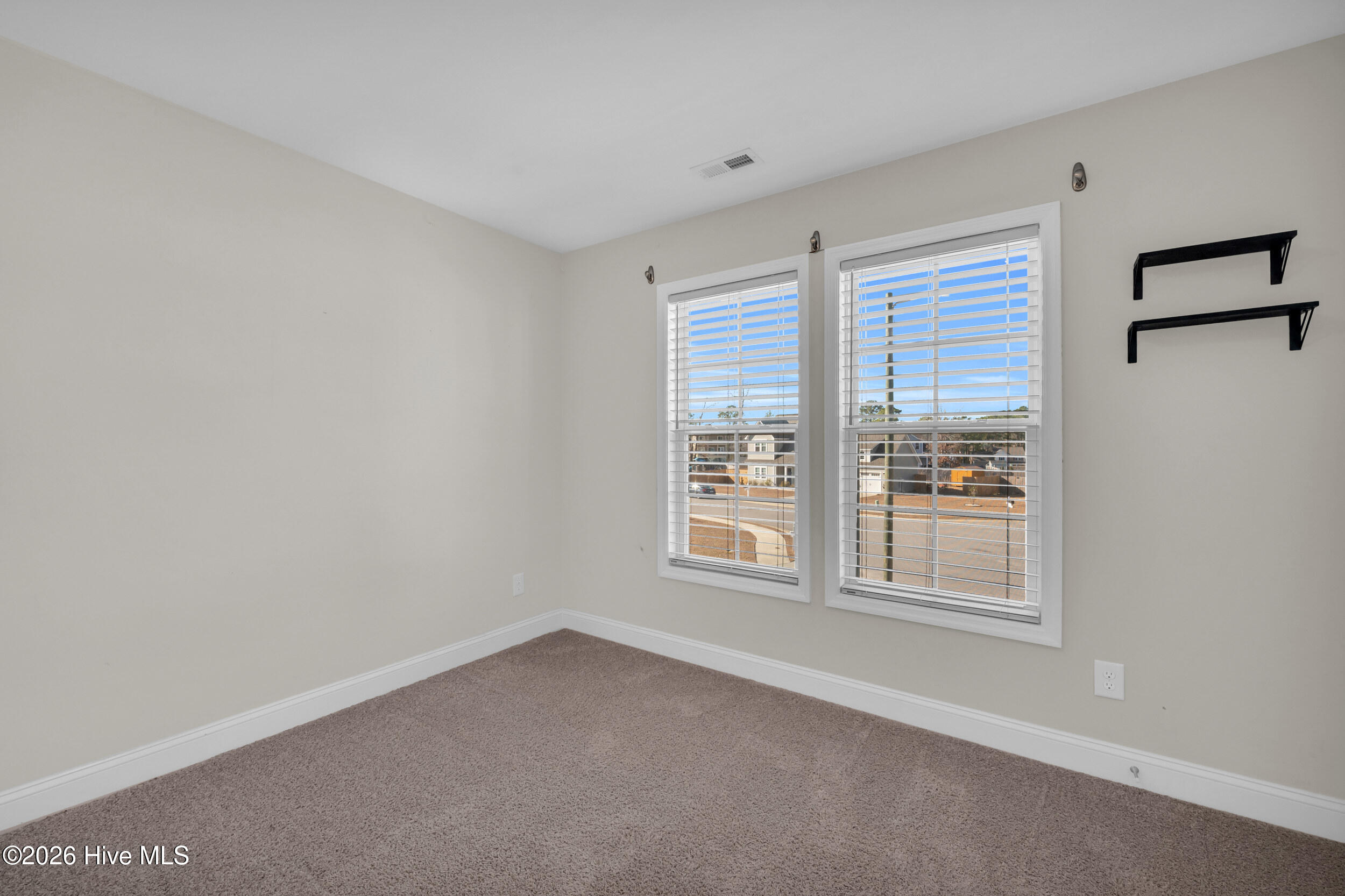 100542089 | Photo 31