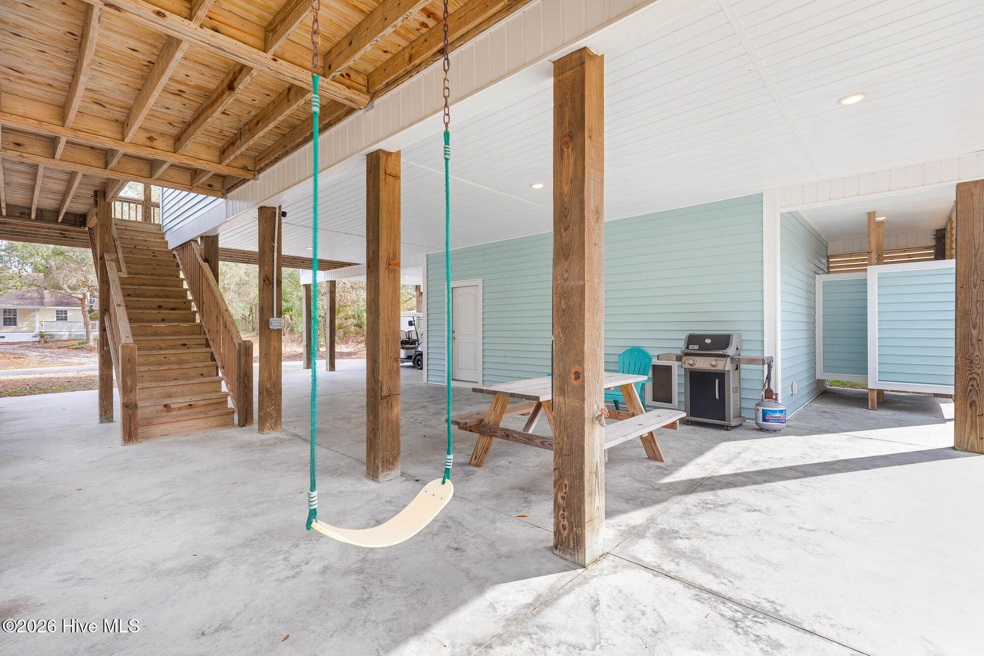 100568676 | Photo 34