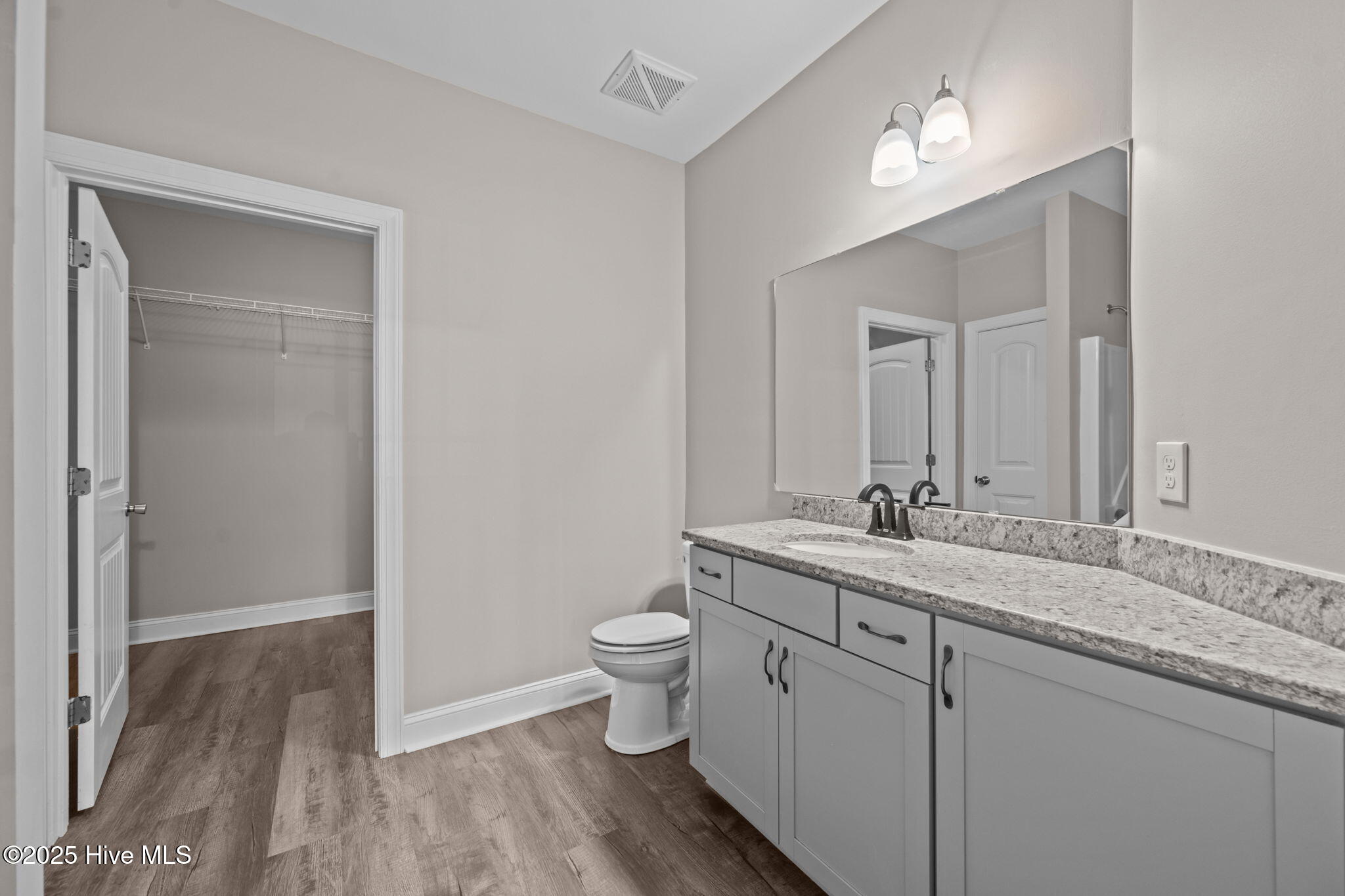 100542500 | Photo 14