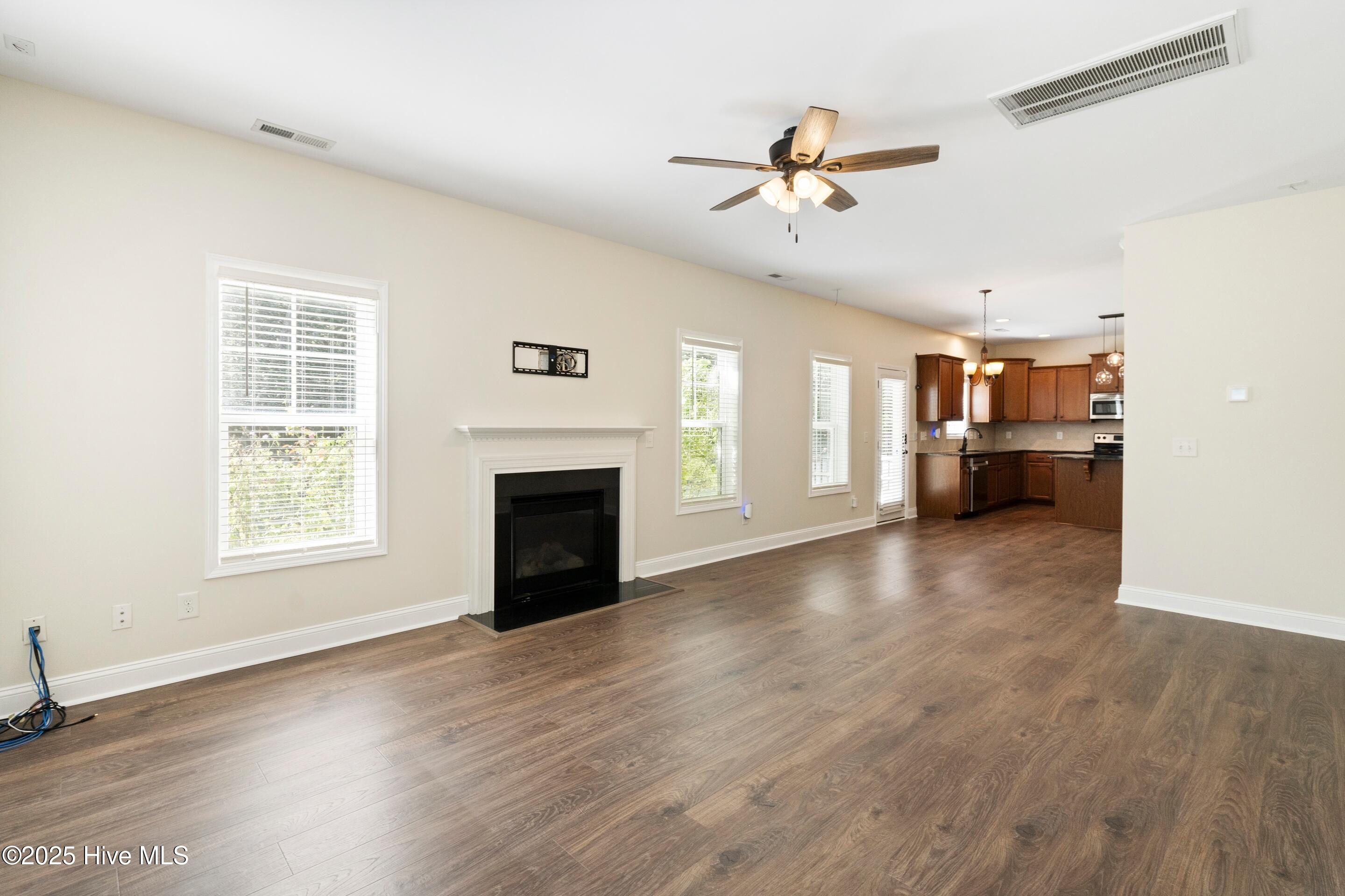 100506329 | Photo 21