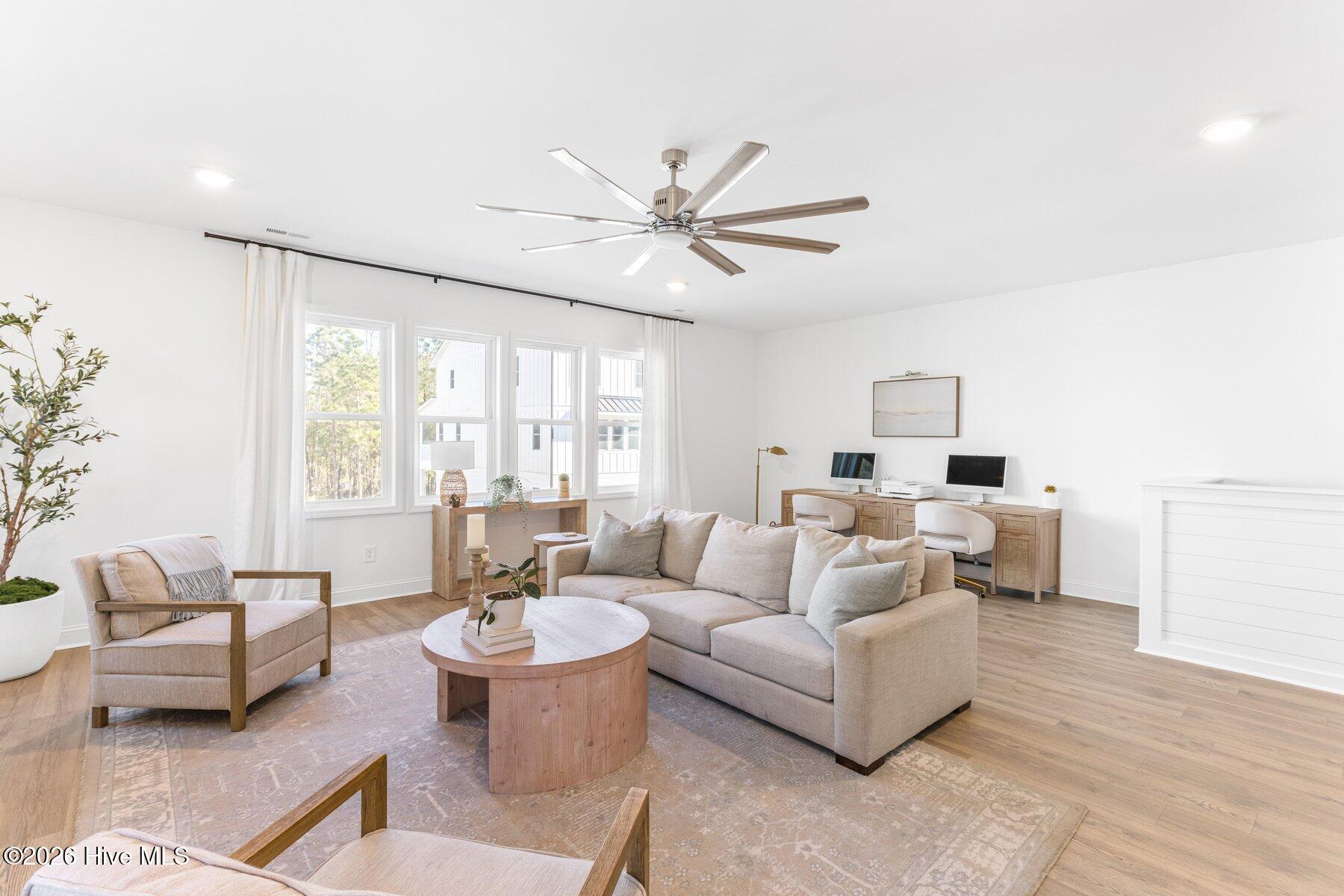 100547333 | Photo 12