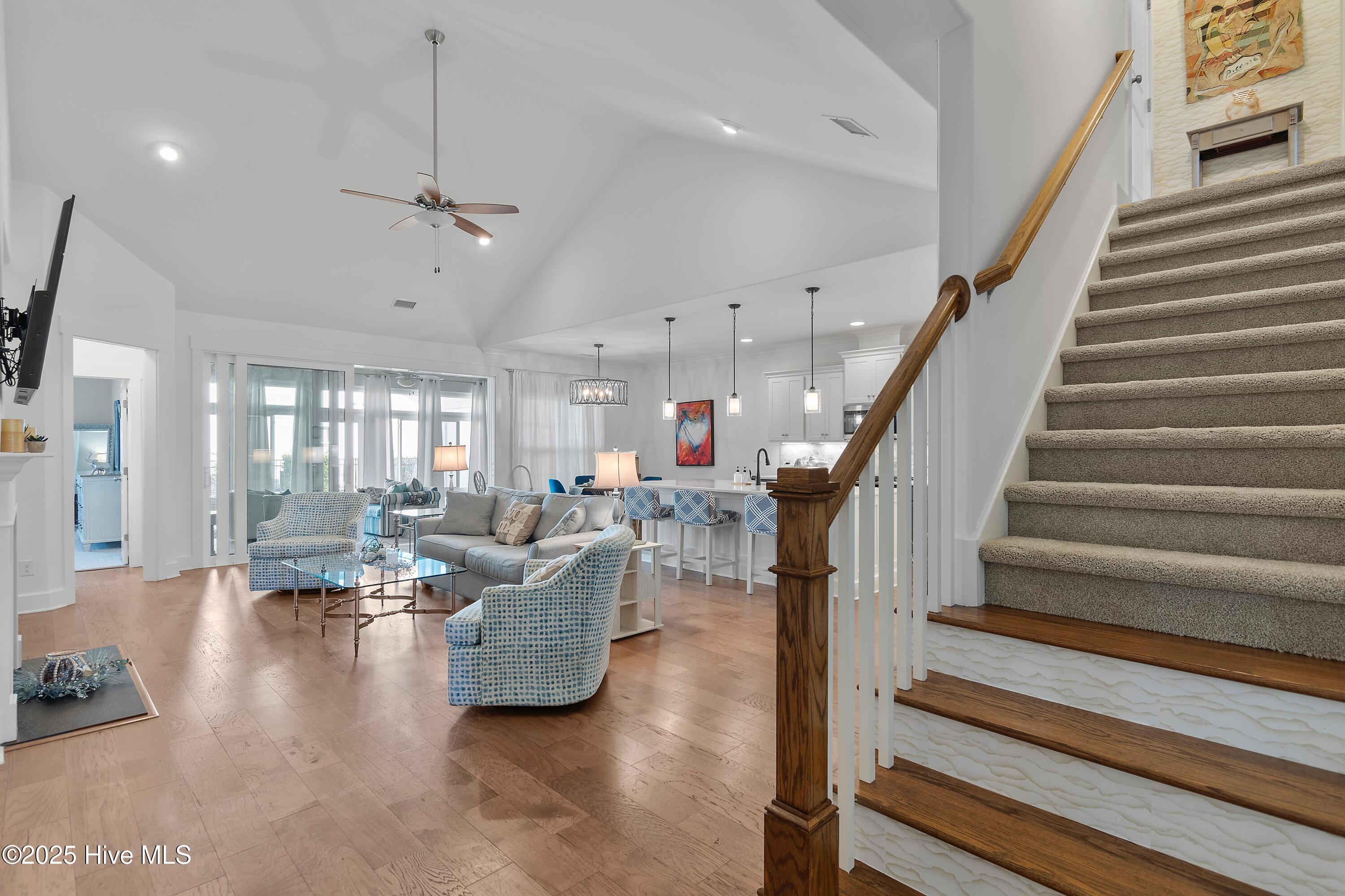 100537733 | Photo 17