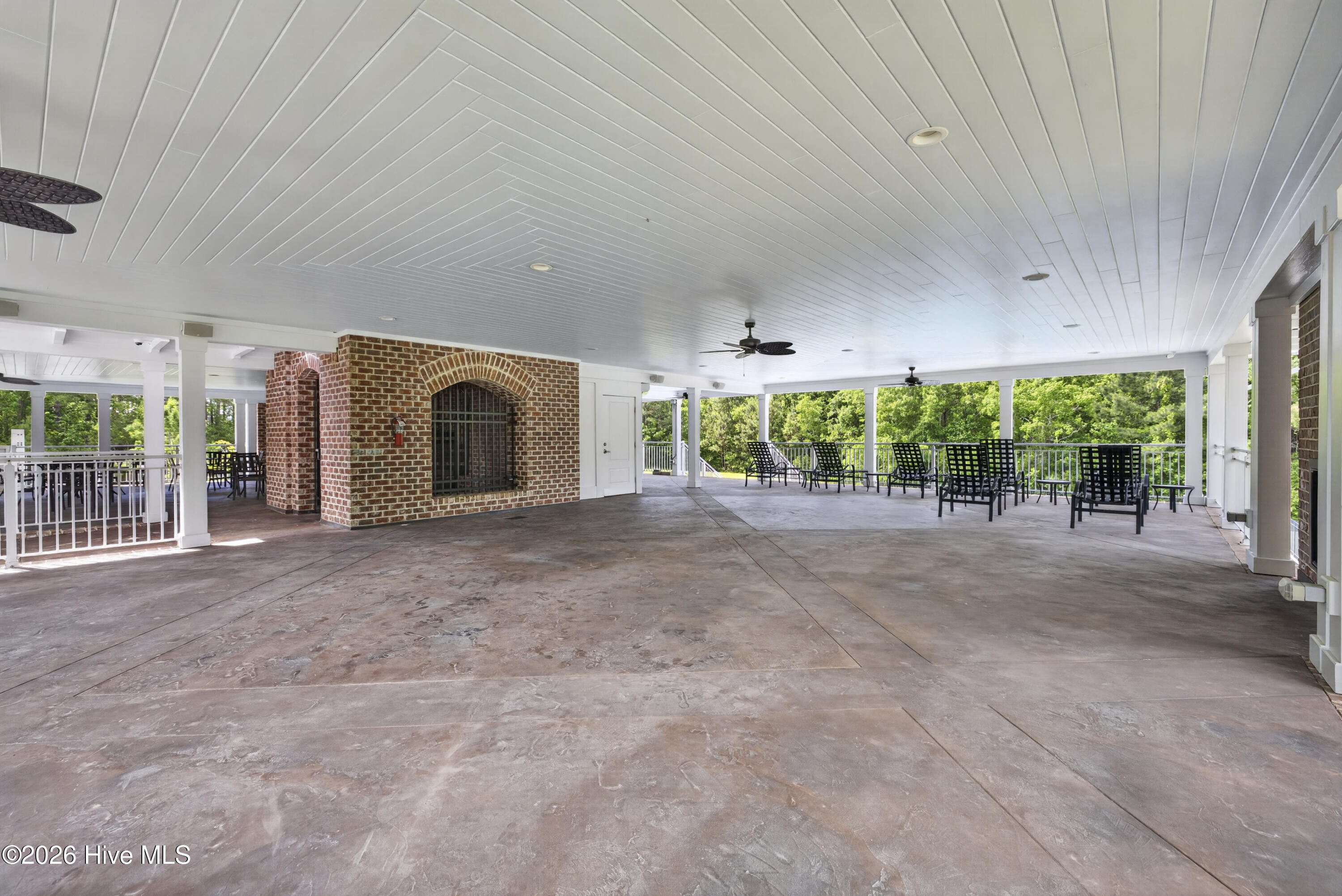 100590928 | Photo 72