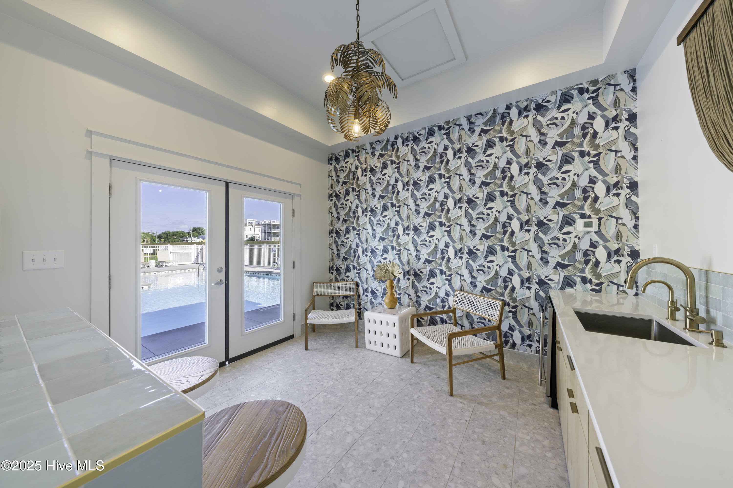 100489712 | Photo 49