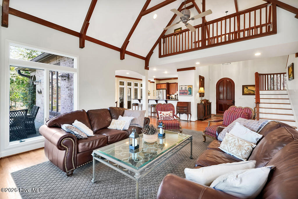 100564190 | Photo 11