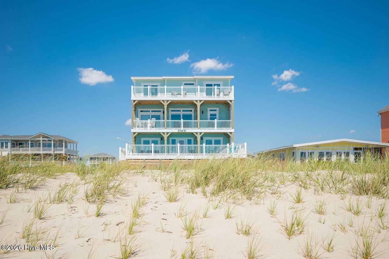 100560212 | Photo 46