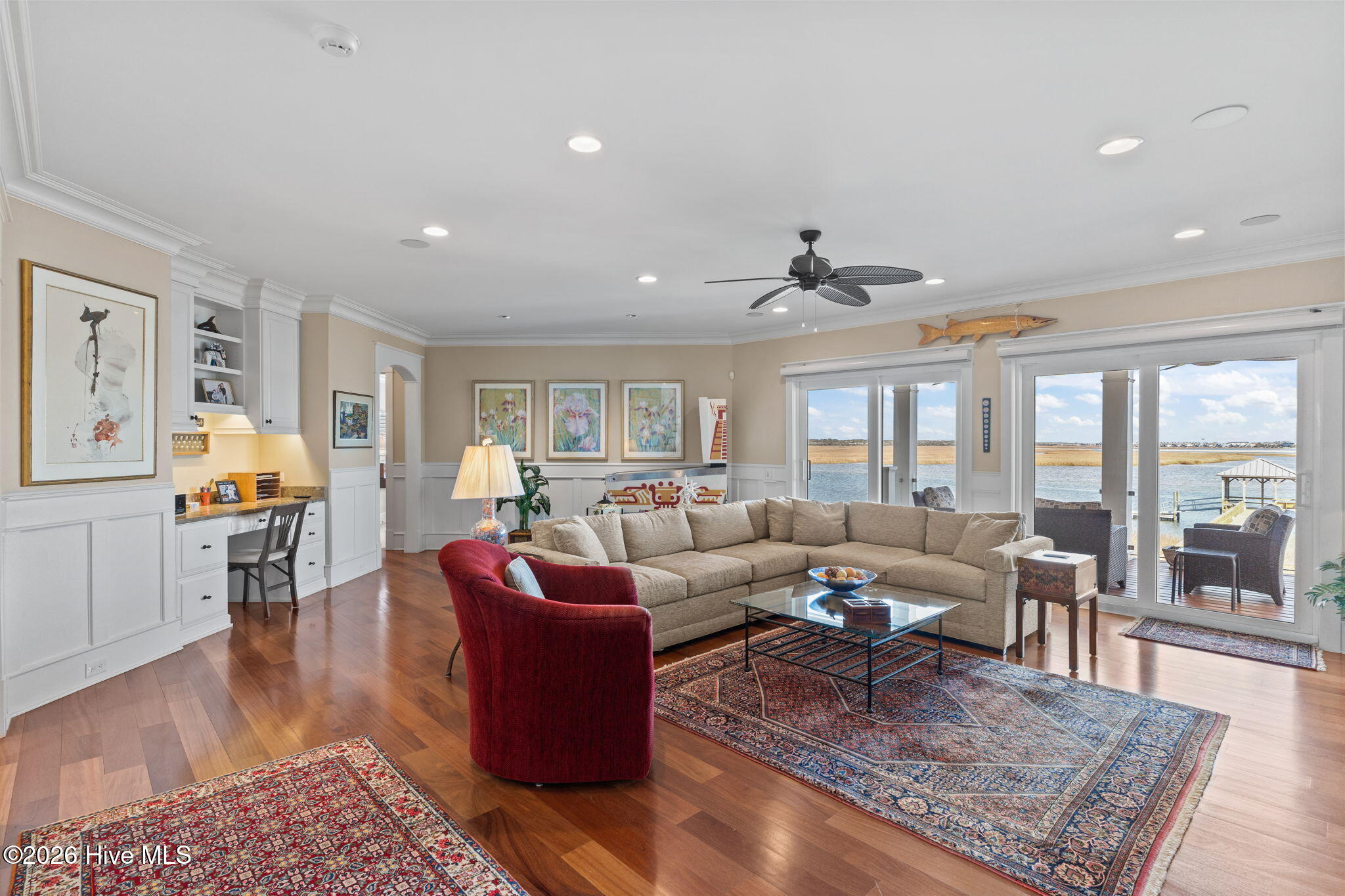 100554777 | Photo 51