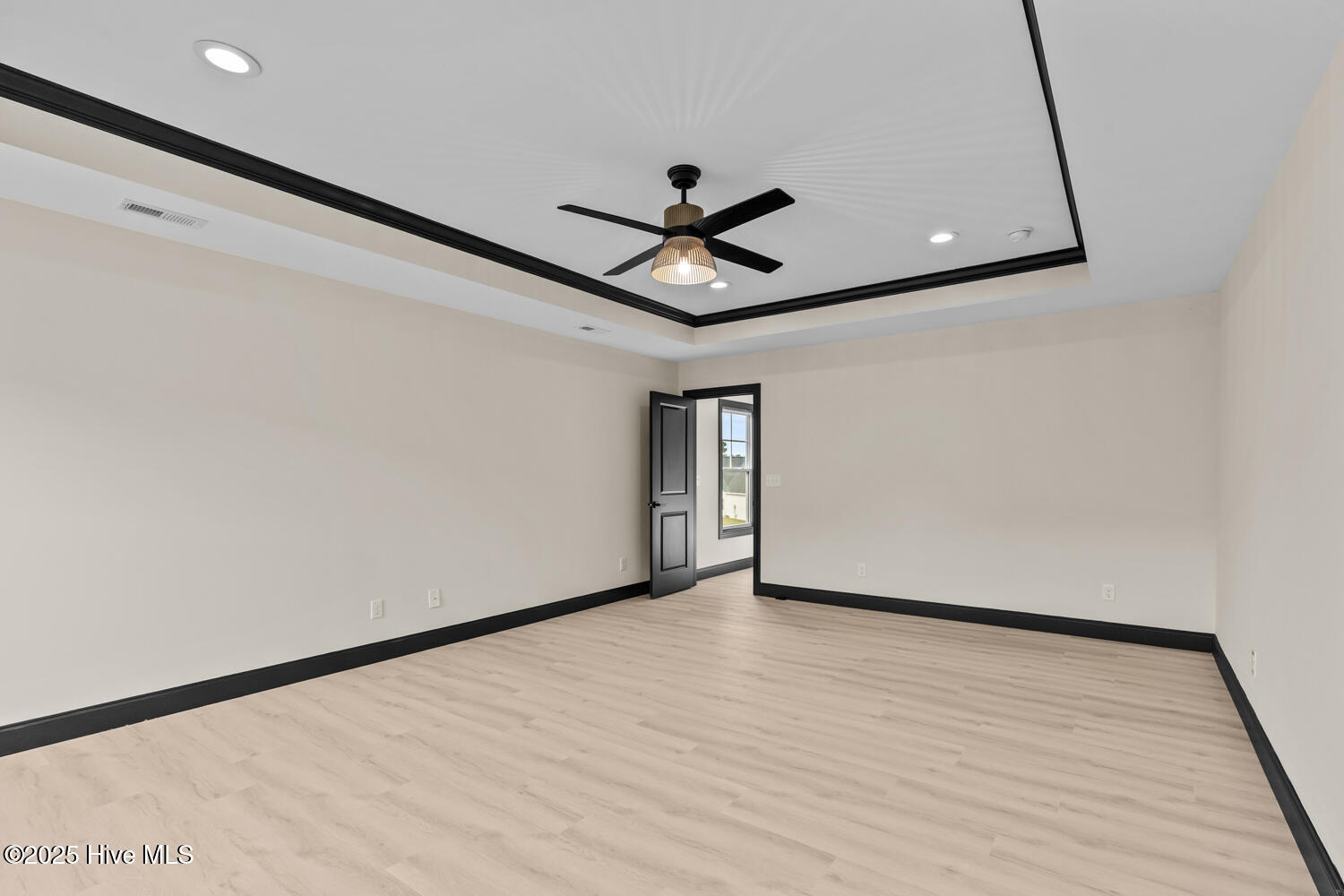 100536323 | Photo 29