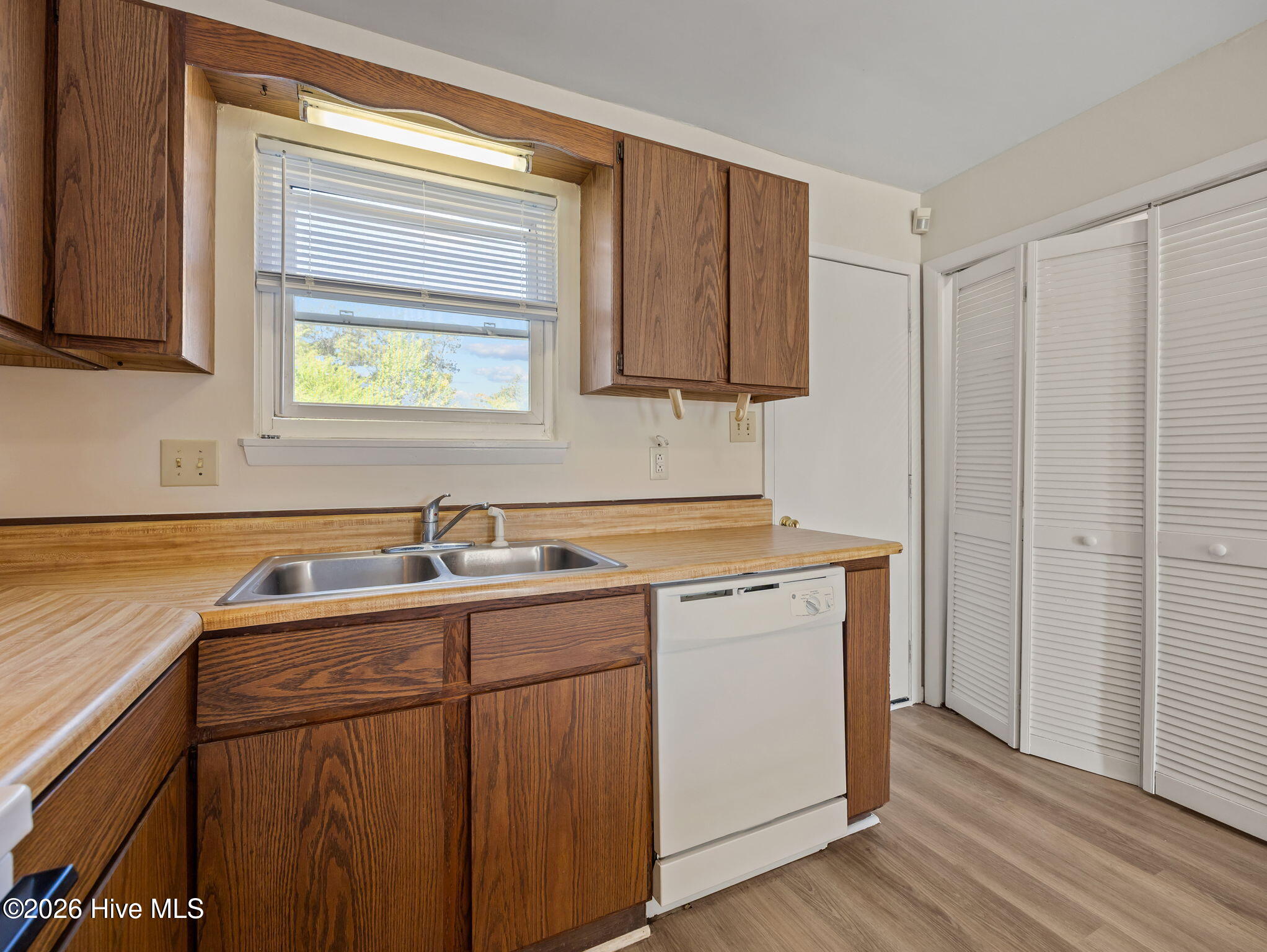 100565385 | Photo 14