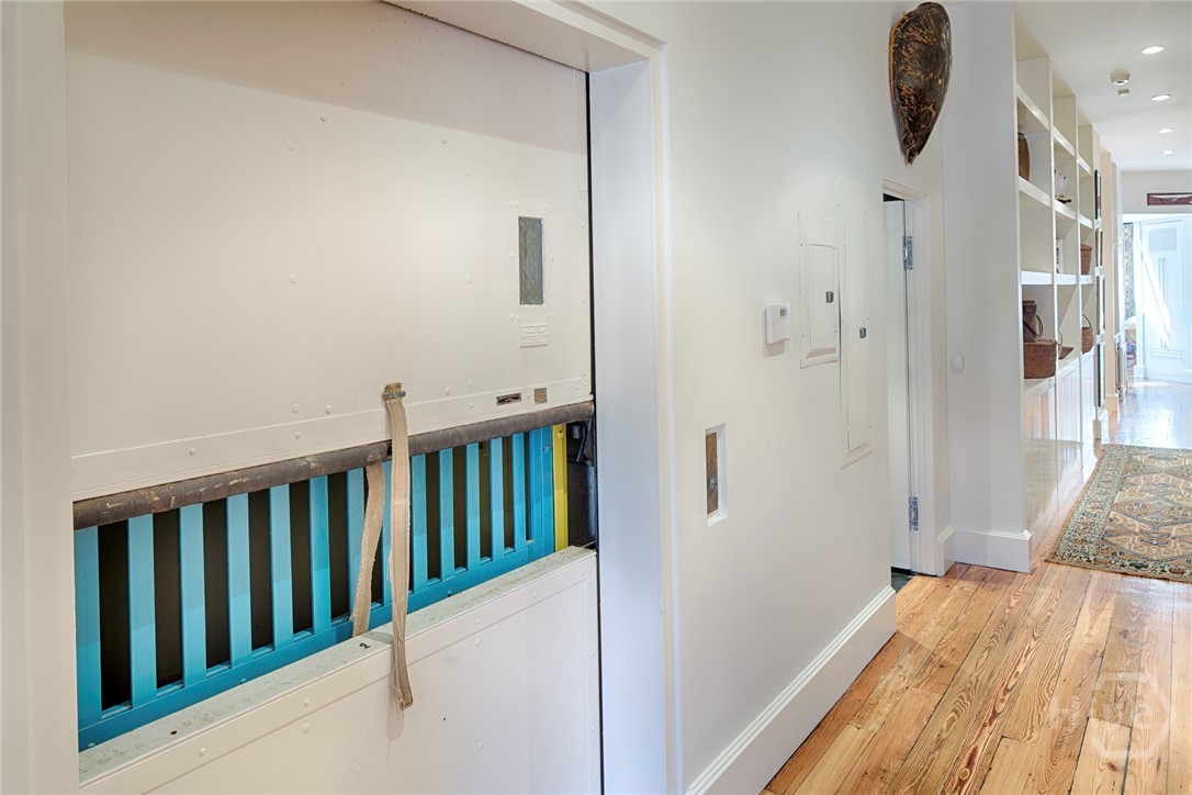 232 E Broughton Street, Savannah, GA, 31401