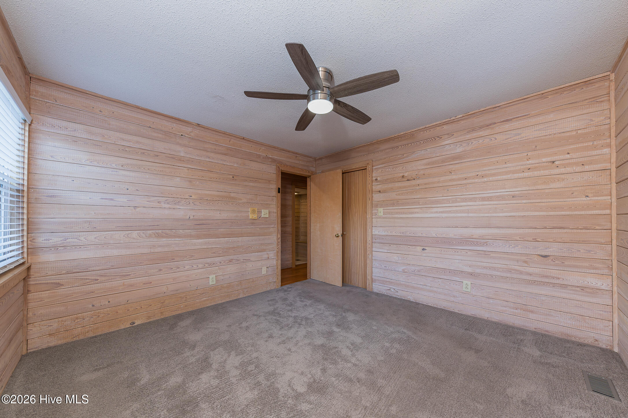 100560422 | Photo 26