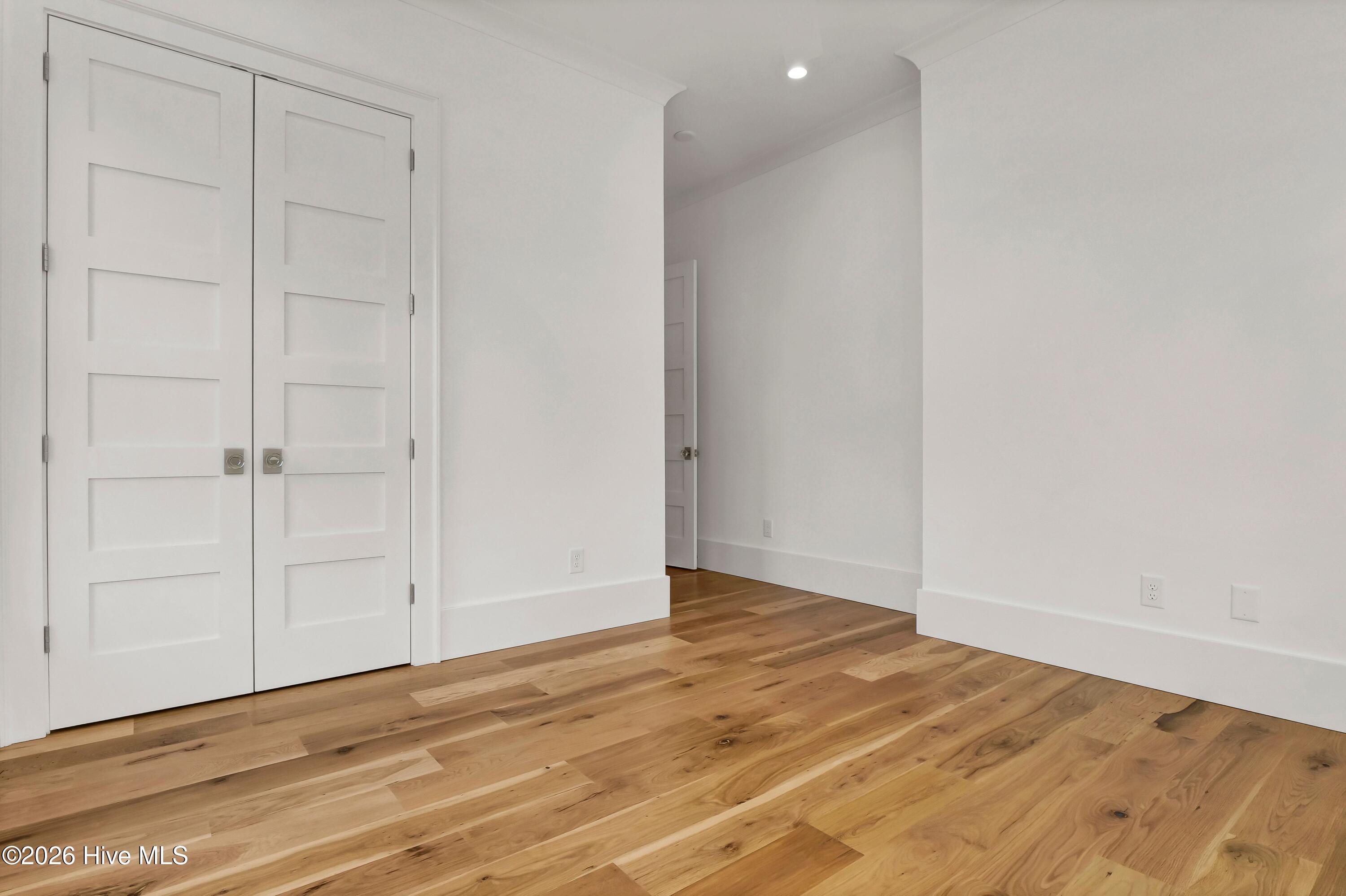 100553648 | Photo 48