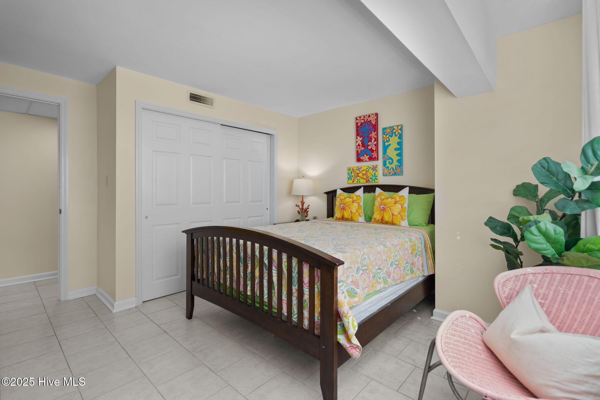 100530733 | Photo 18