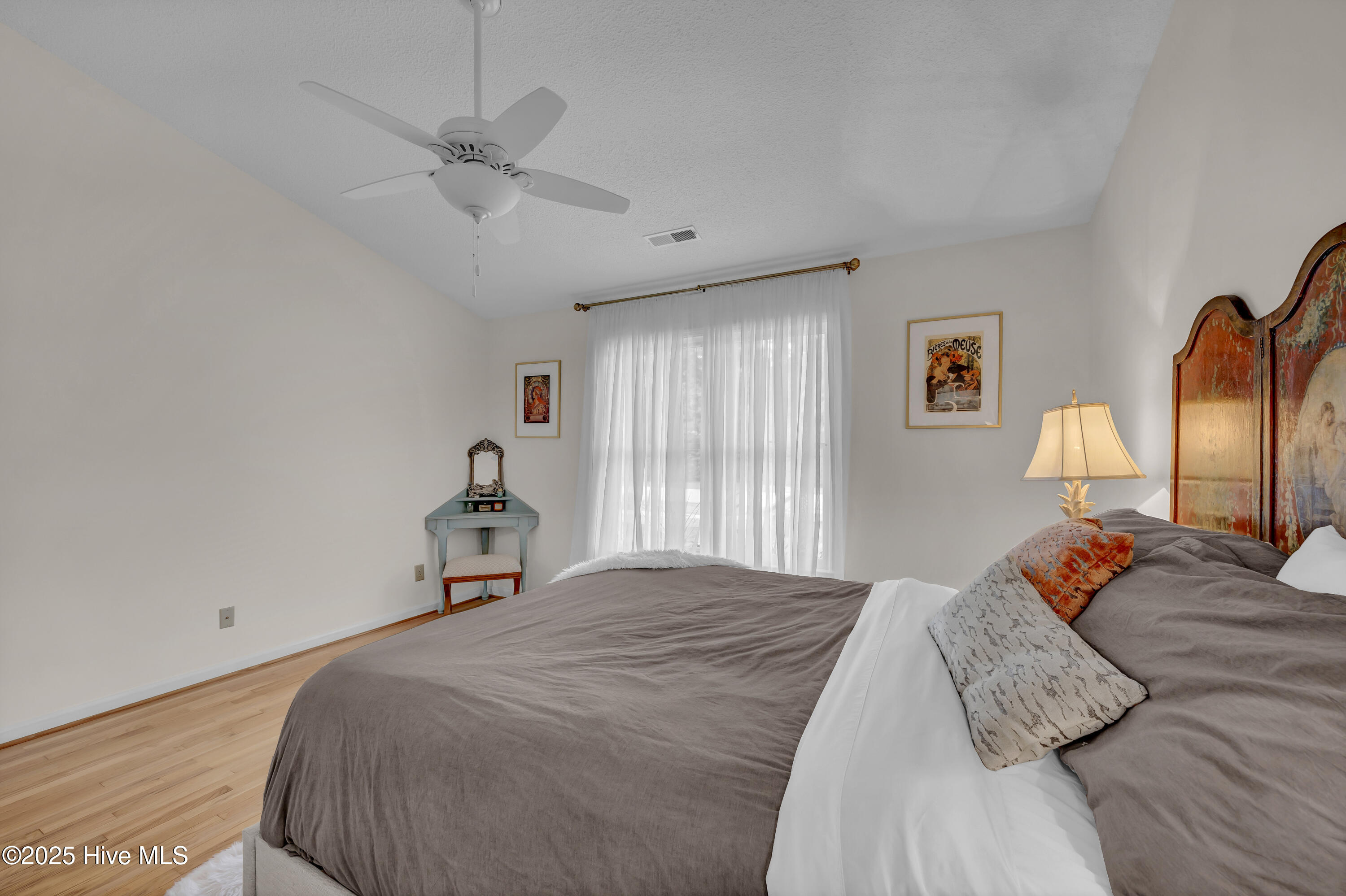 100531502 | Photo 14