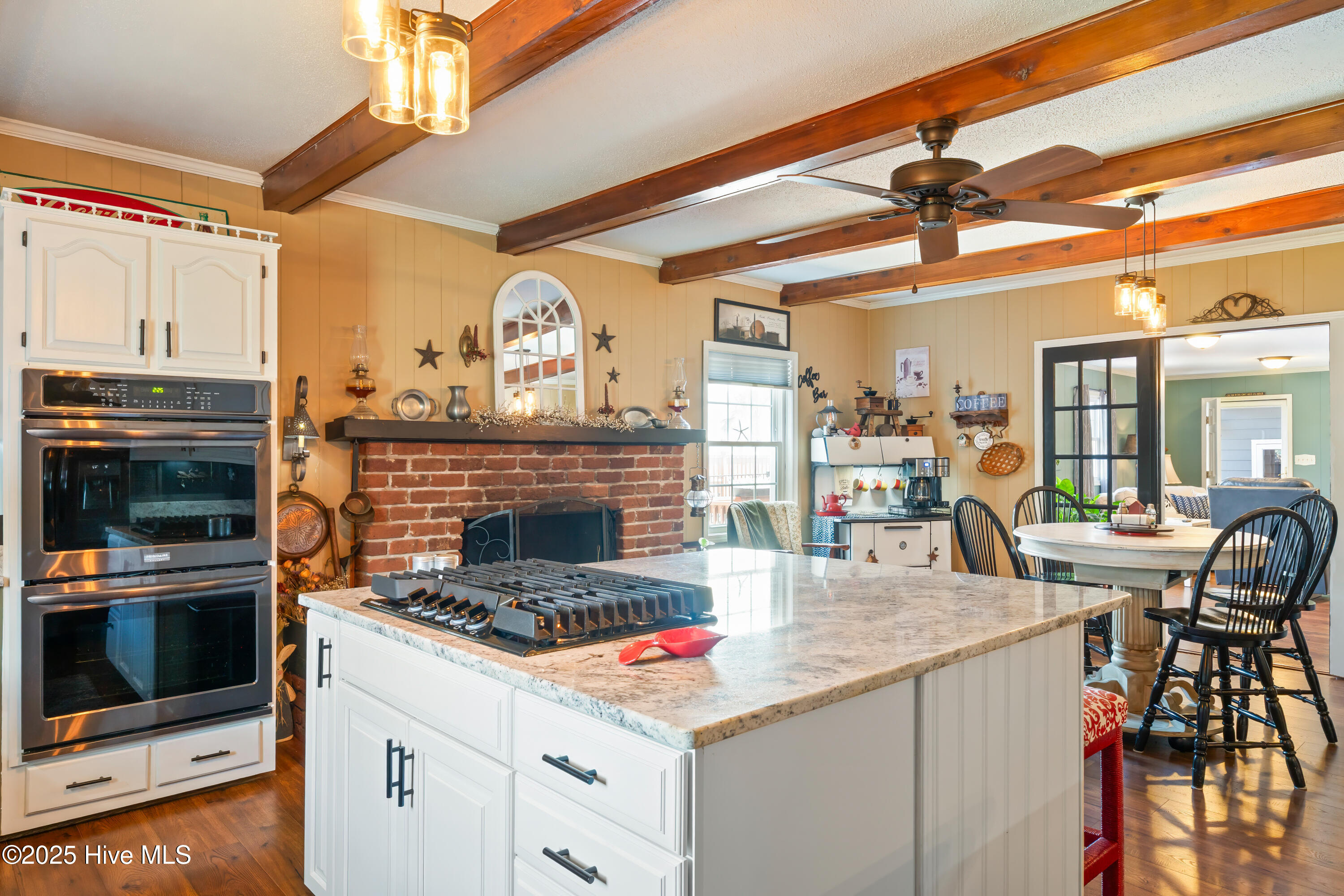 100531366 | Photo 56