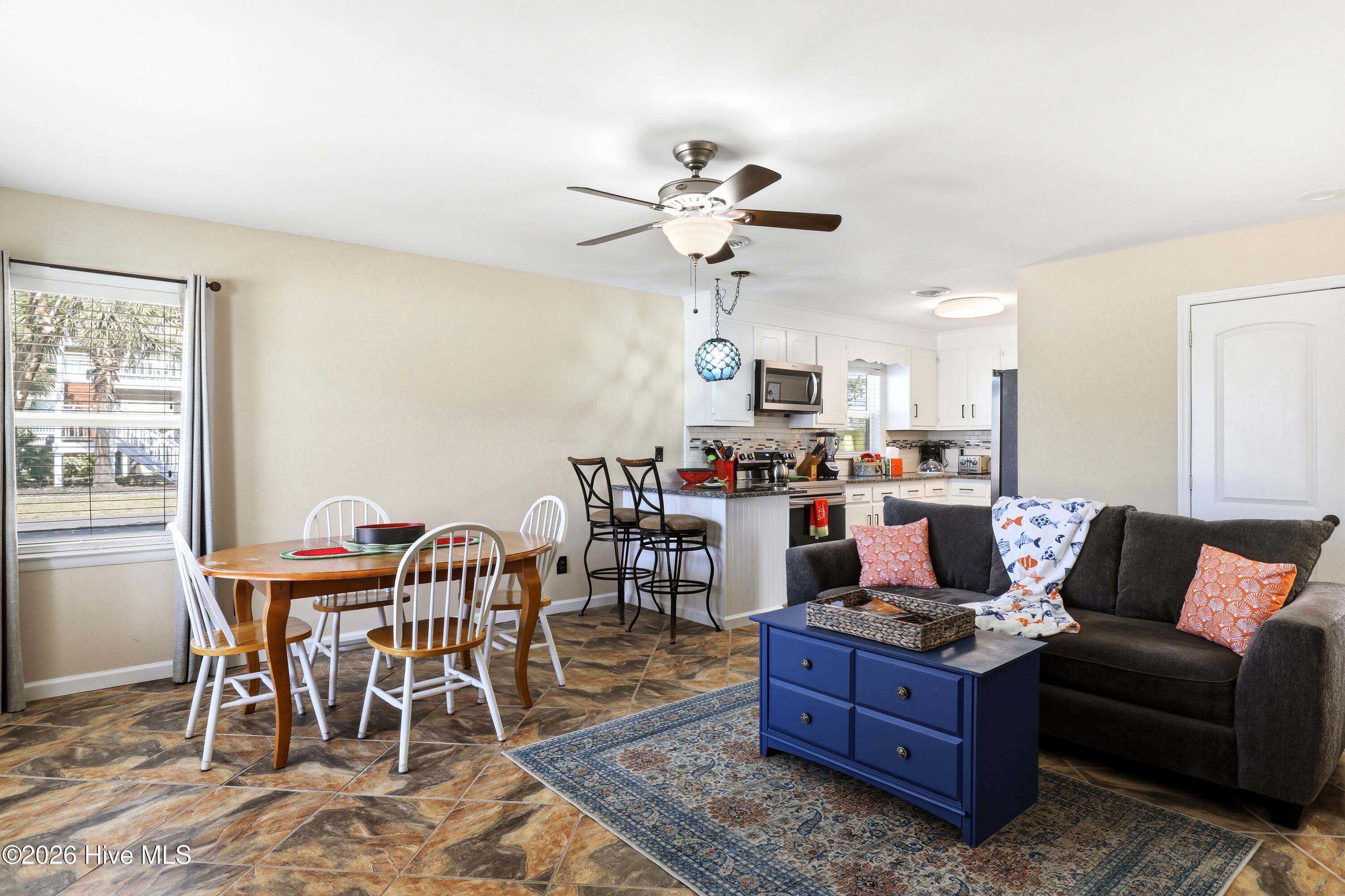 100569412 | Photo 26