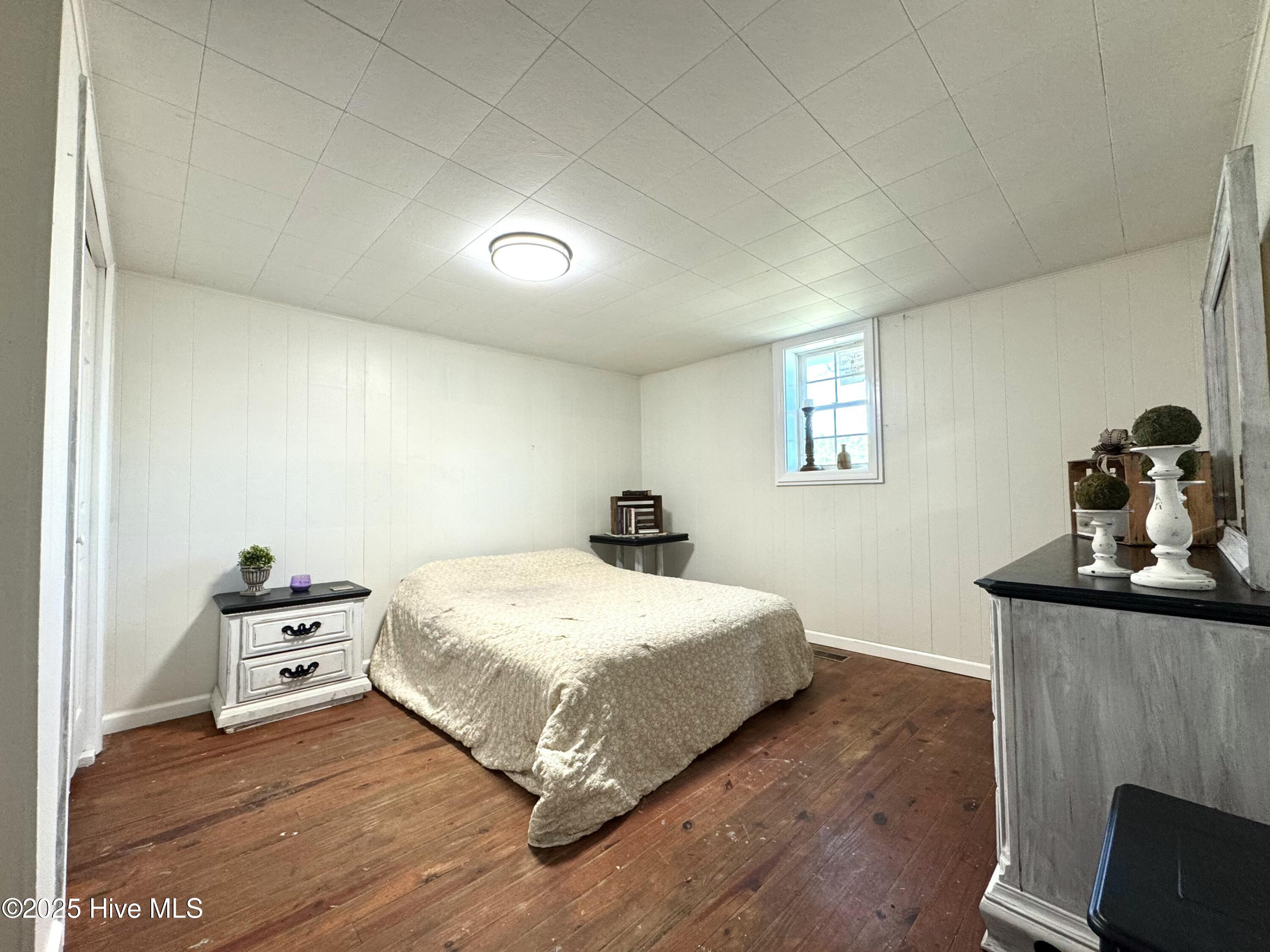 100547785 | Photo 15