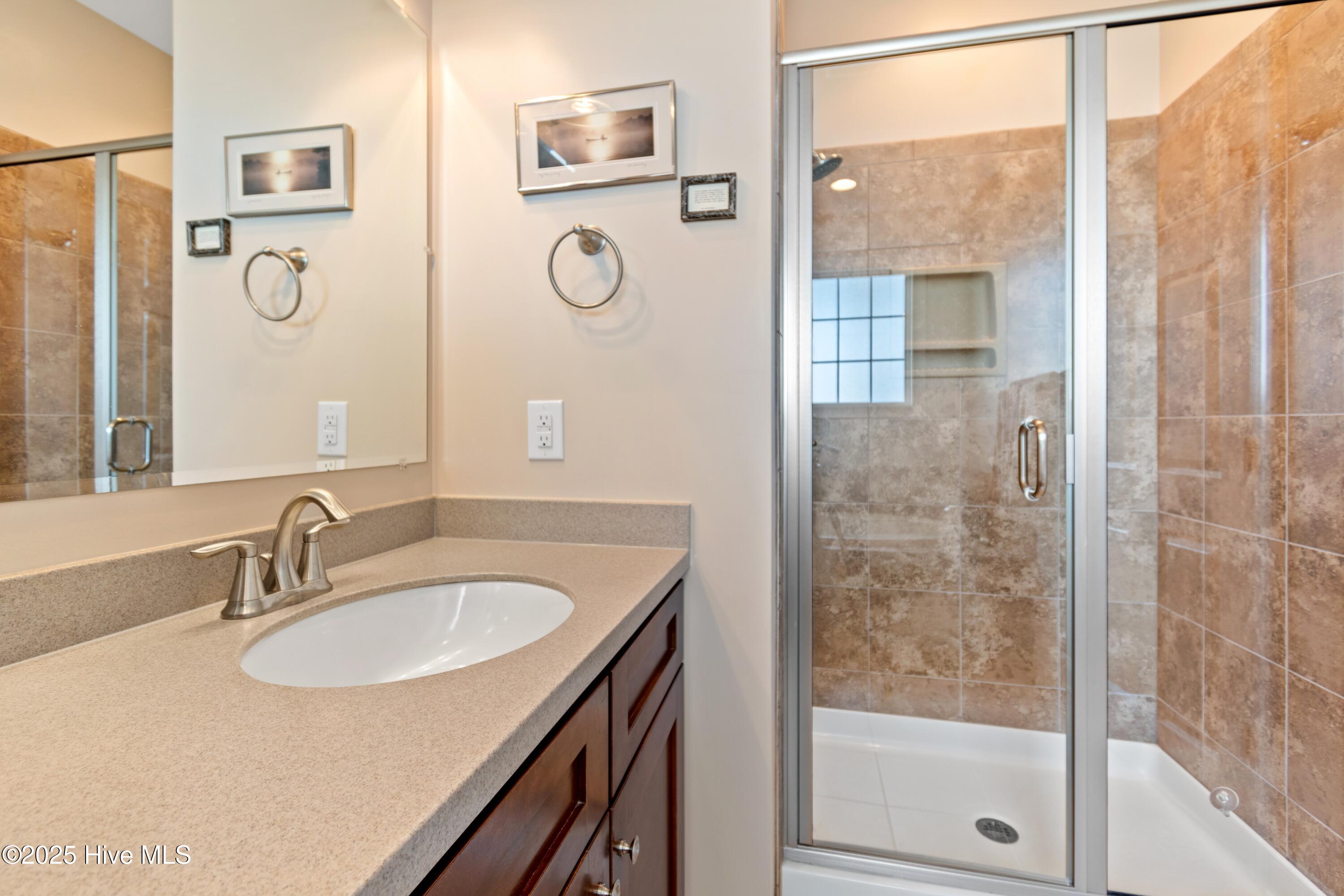 100552930 | Photo 28