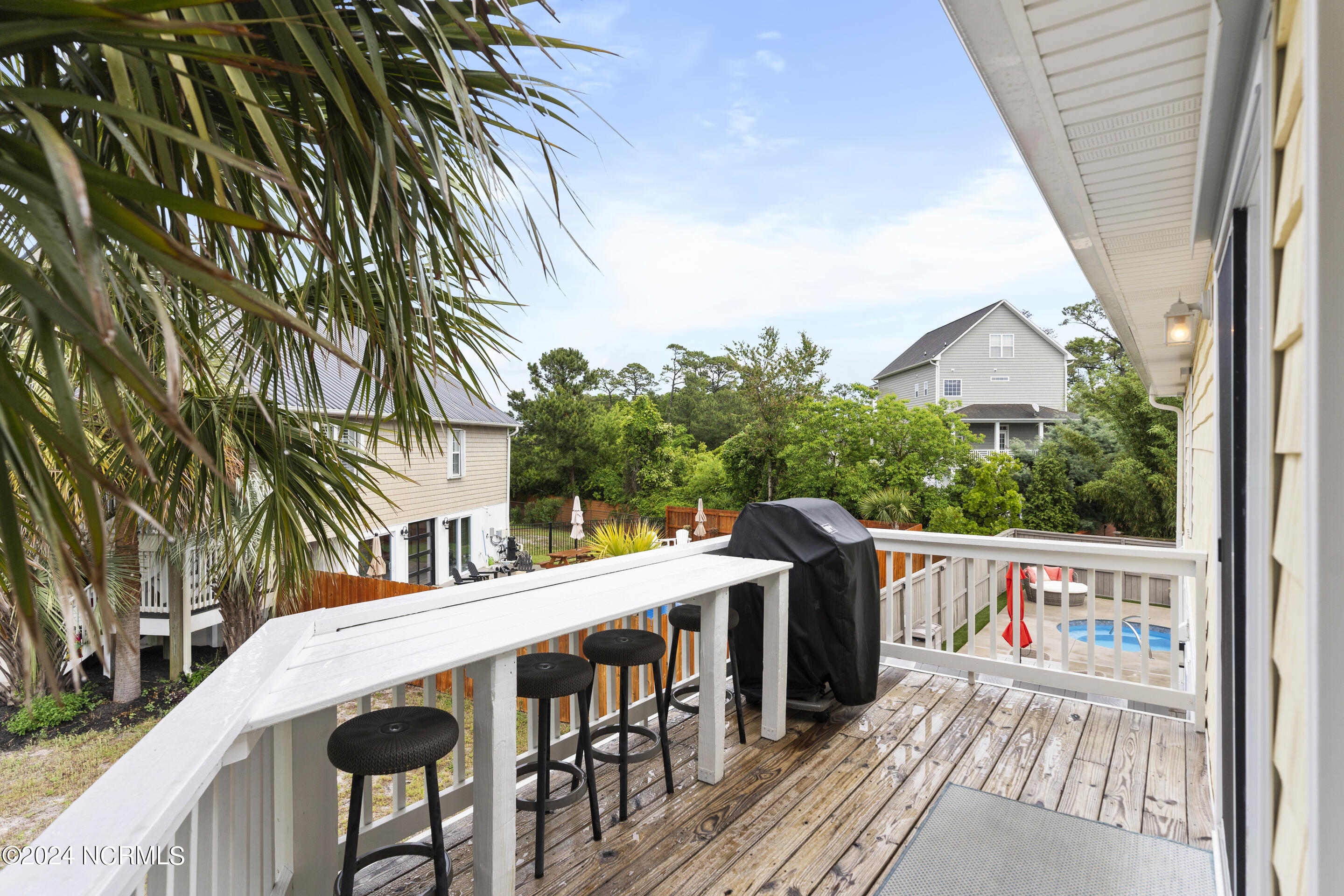 100562930 | Photo 13