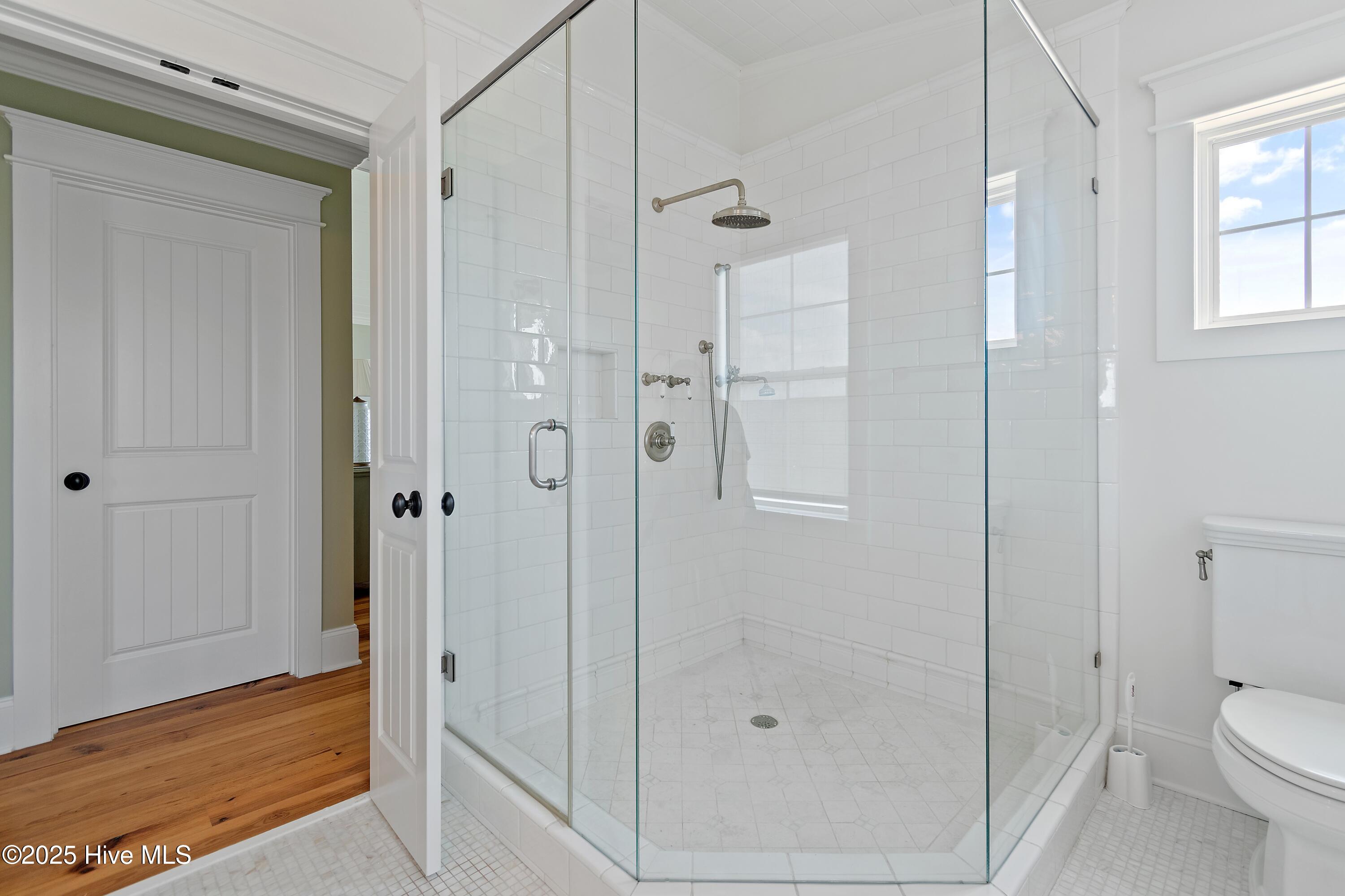 100519693 | Photo 38