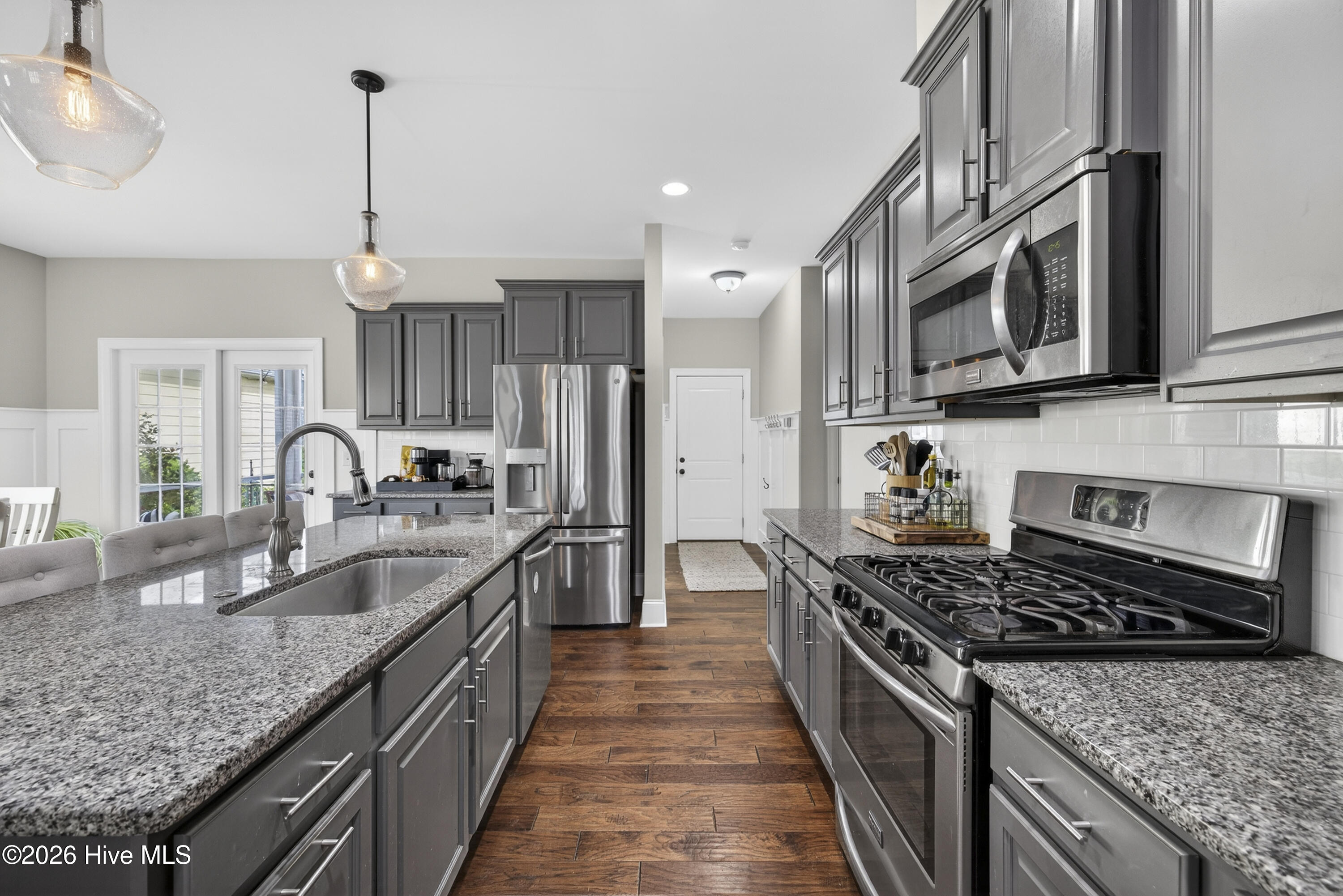 100562294 | Photo 18