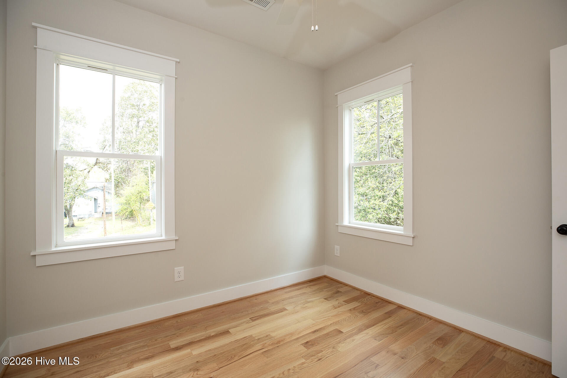 100562068 | Photo 25