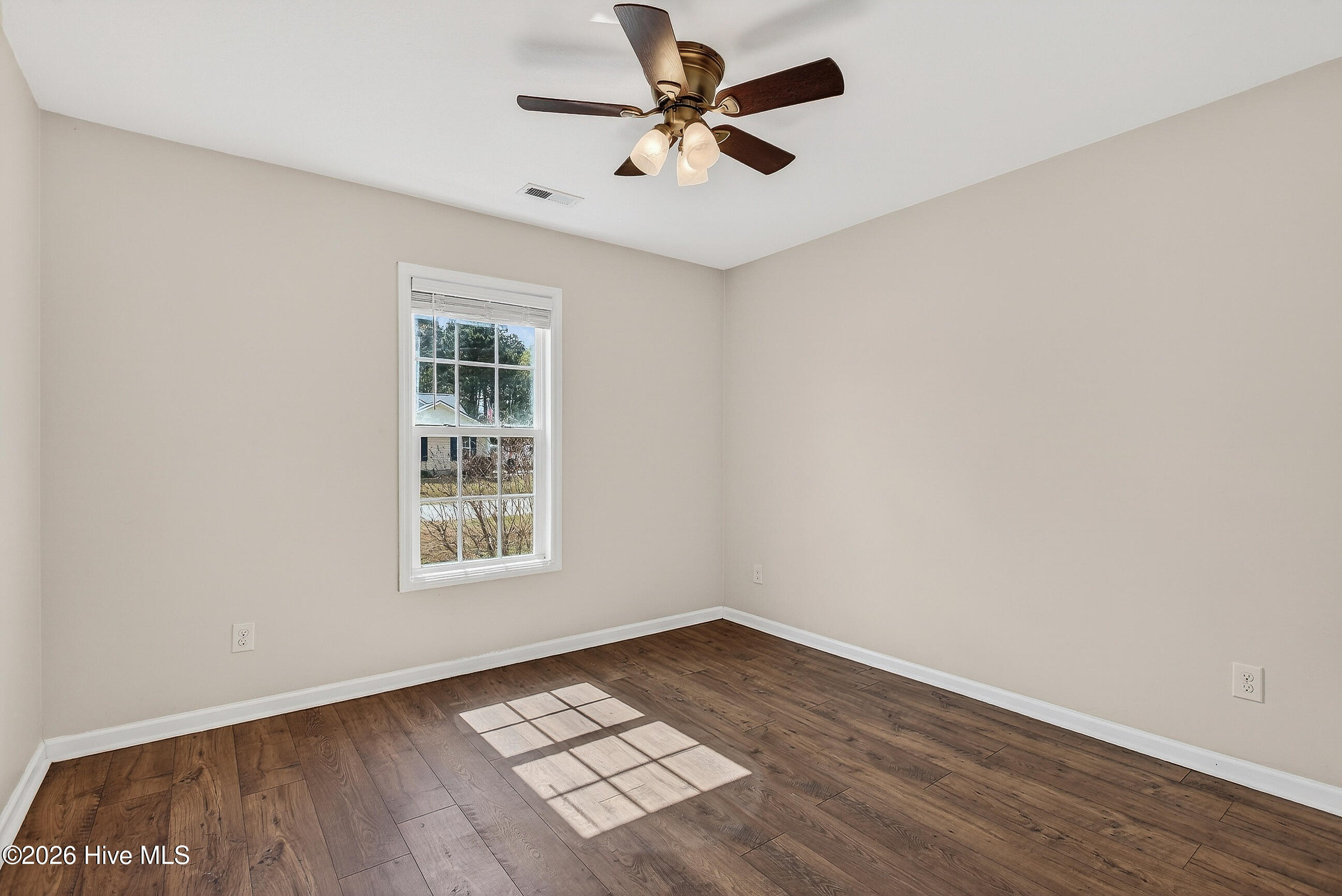 100563999 | Photo 25