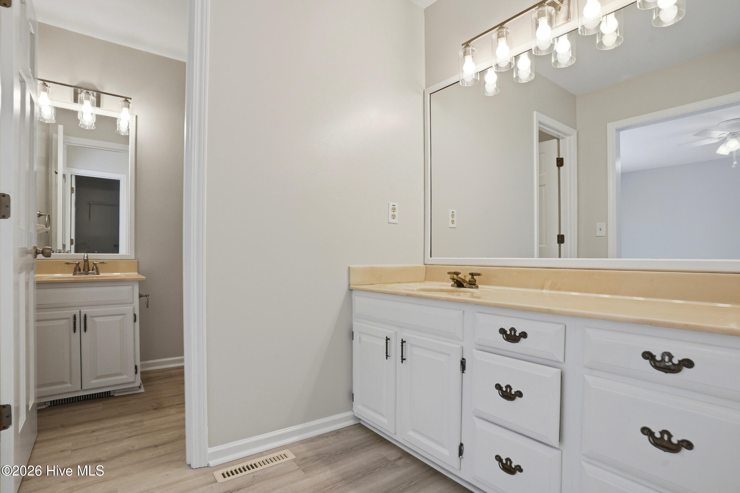 100555150 | Photo 55