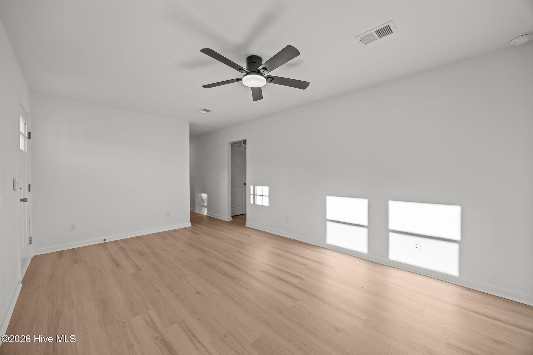 100548190 | Photo 13