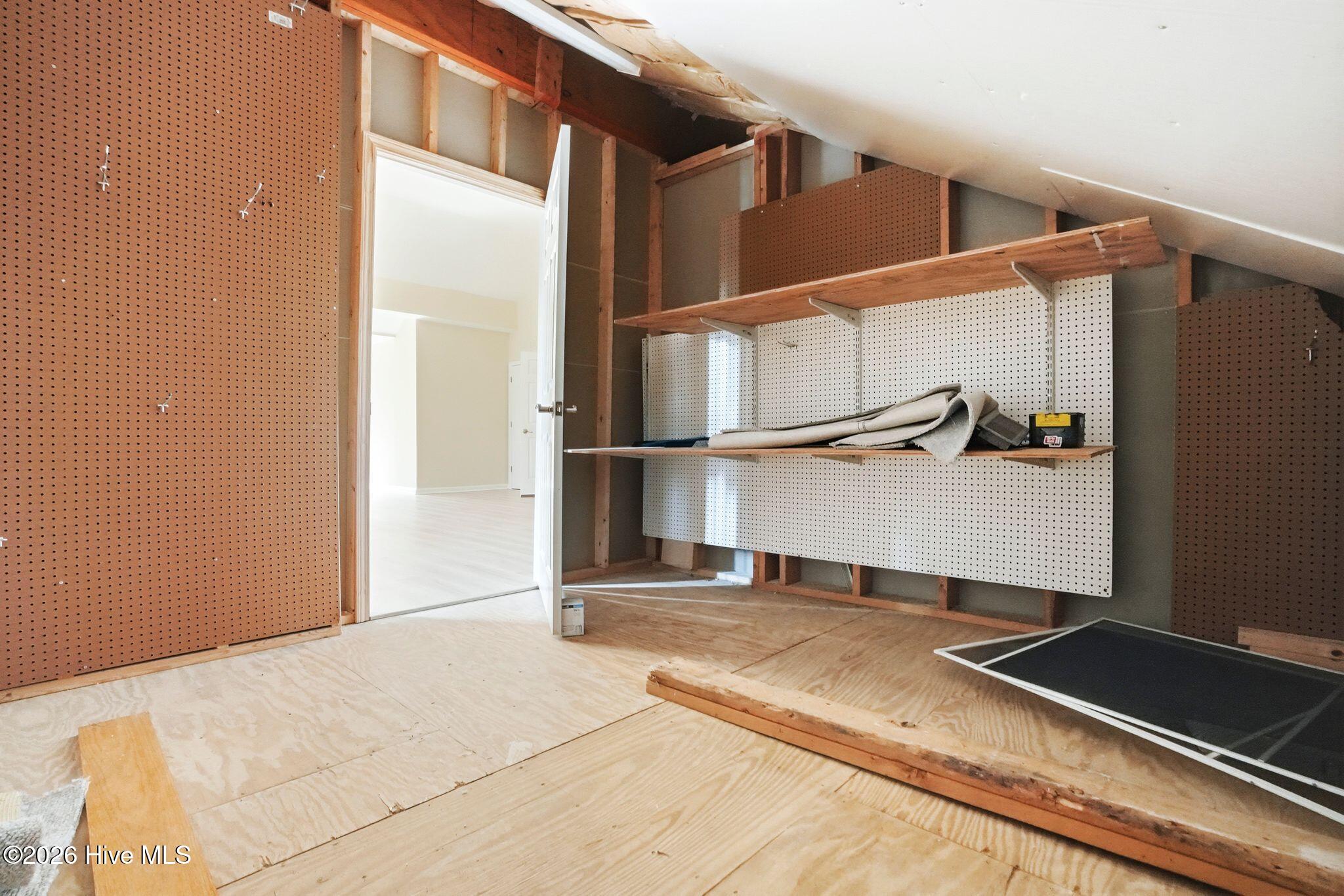 100563594 | Photo 52