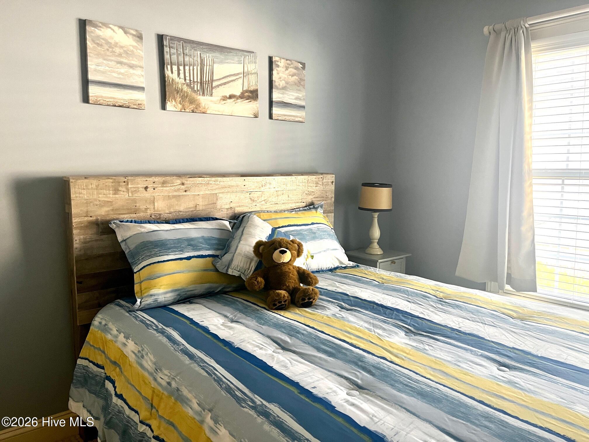 100566129 | Photo 33