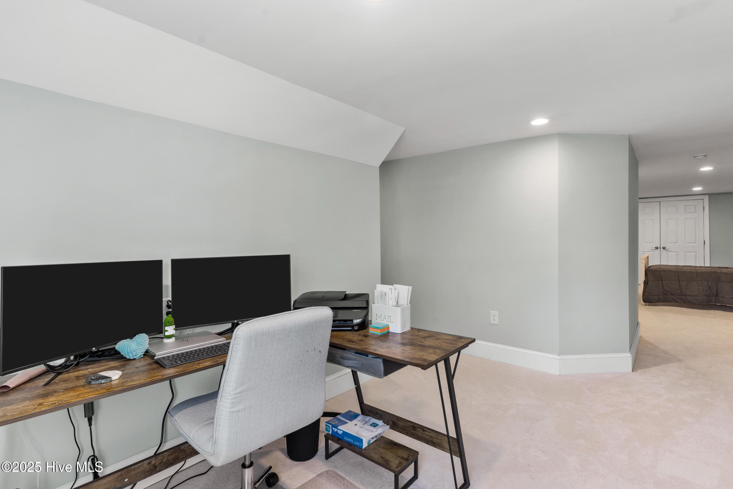 100545299 | Photo 38