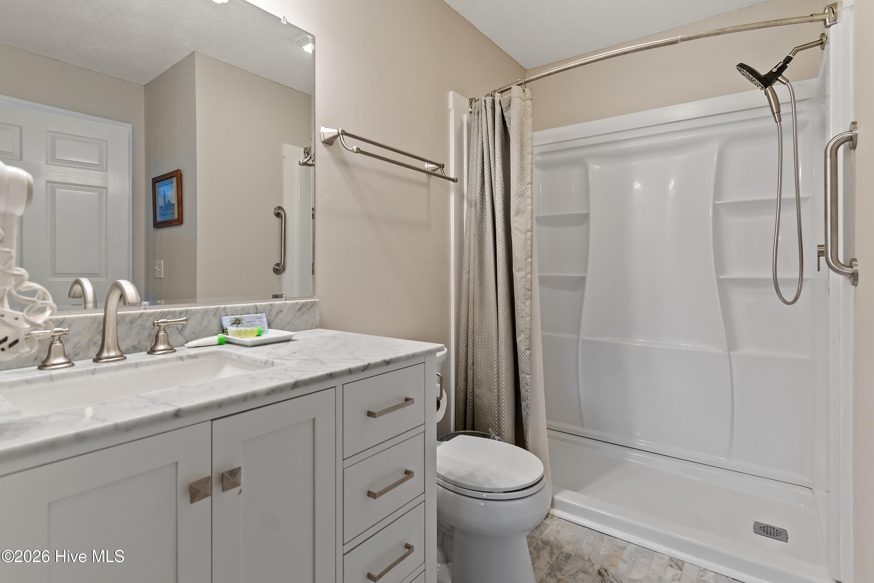 100564756 | Photo 25