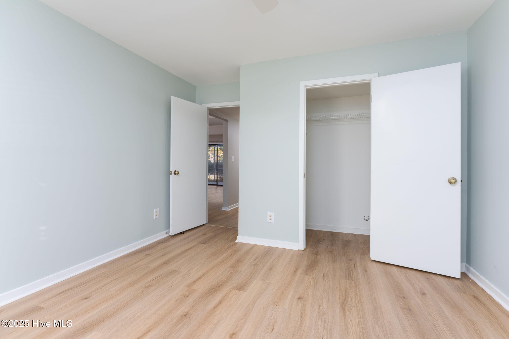 100519799 | Photo 26