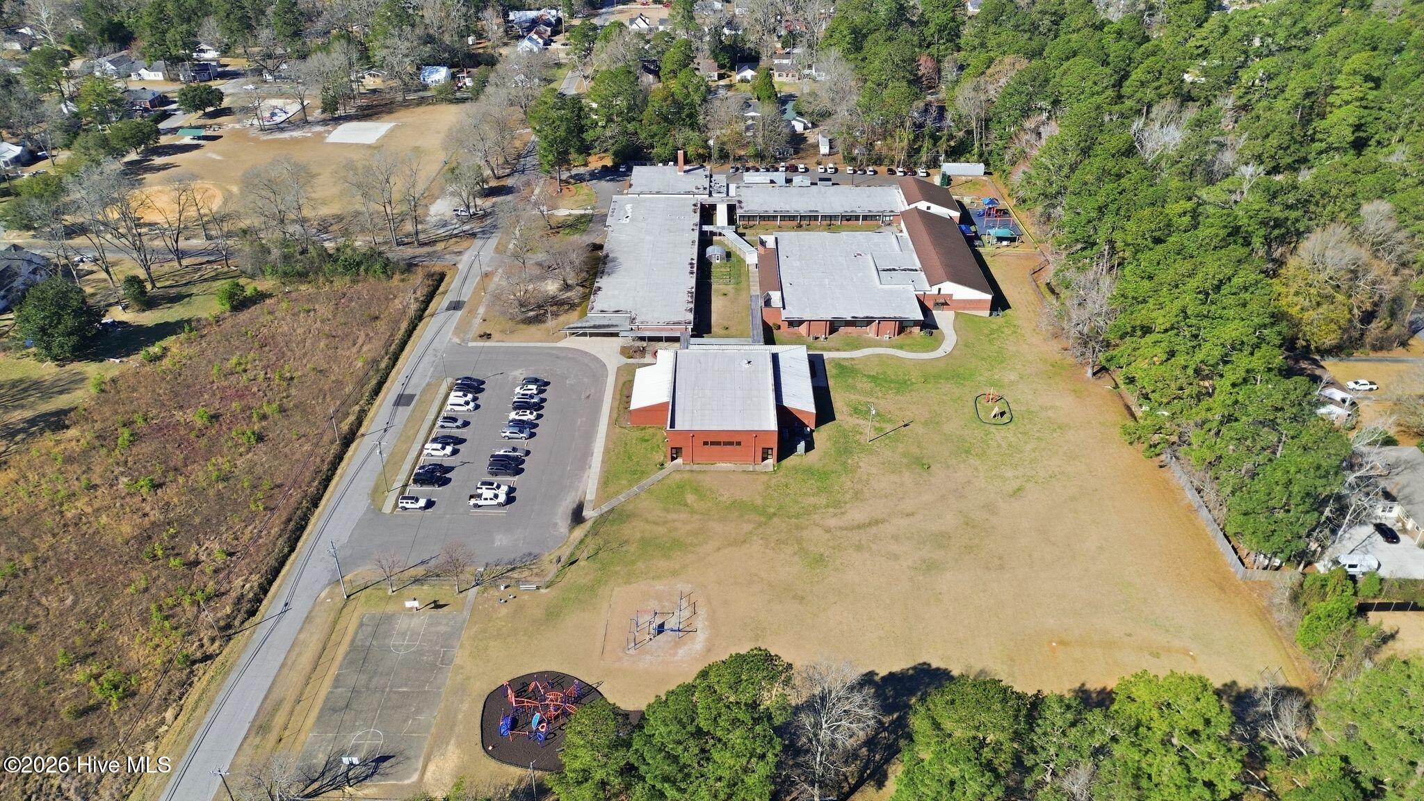 100557013 | Photo 38