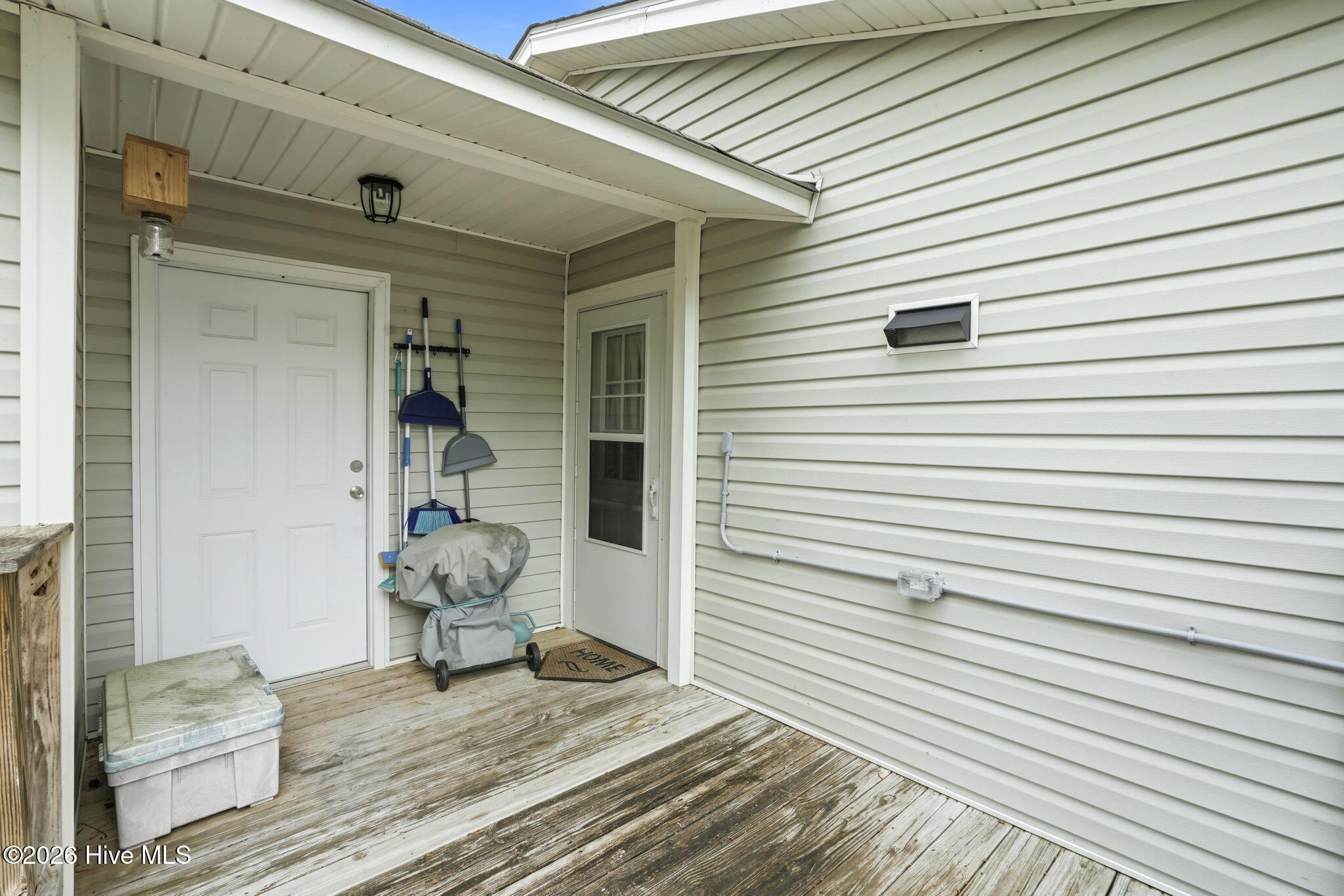 100565882 | Photo 40