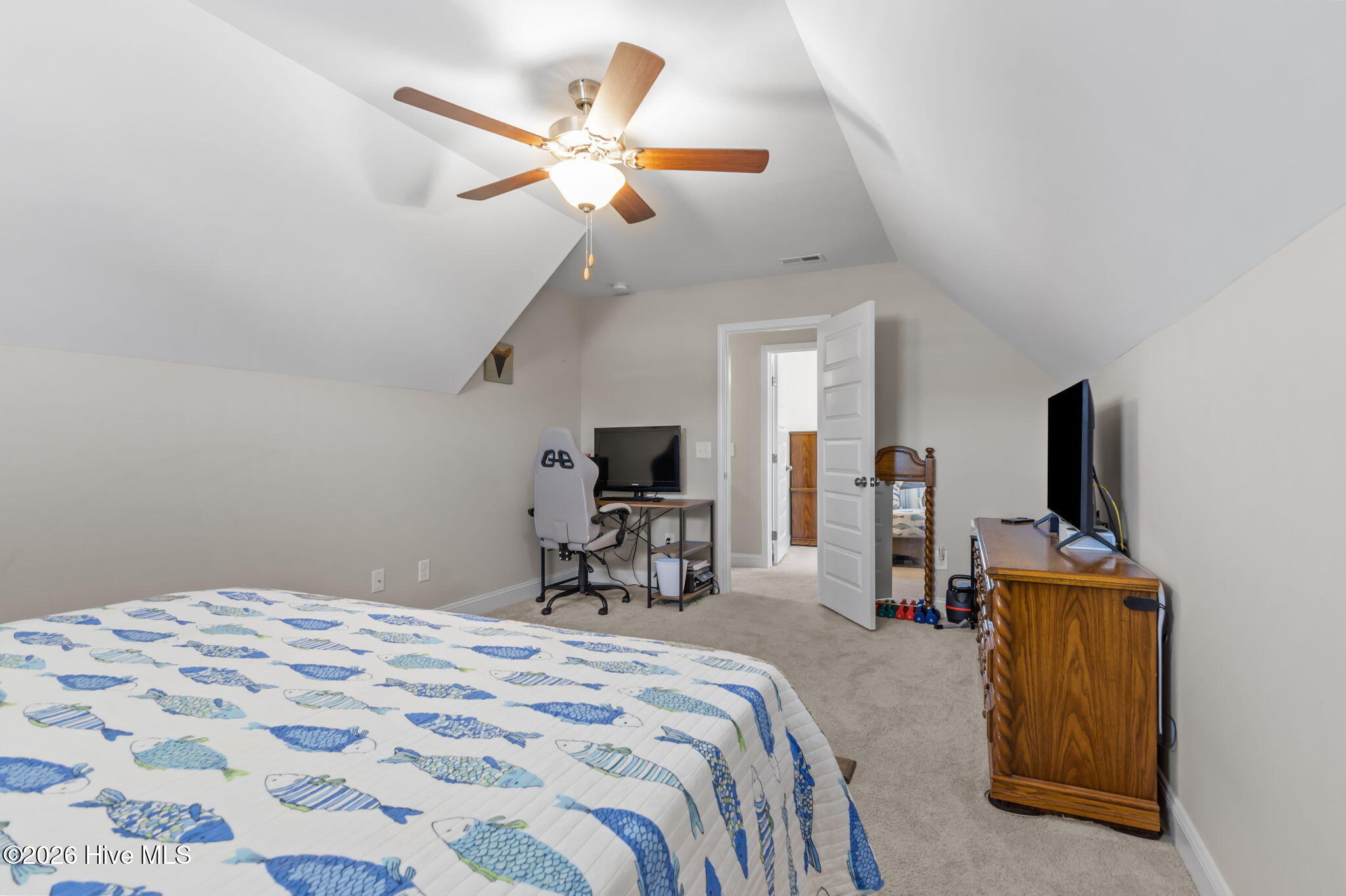 100569741 | Photo 36