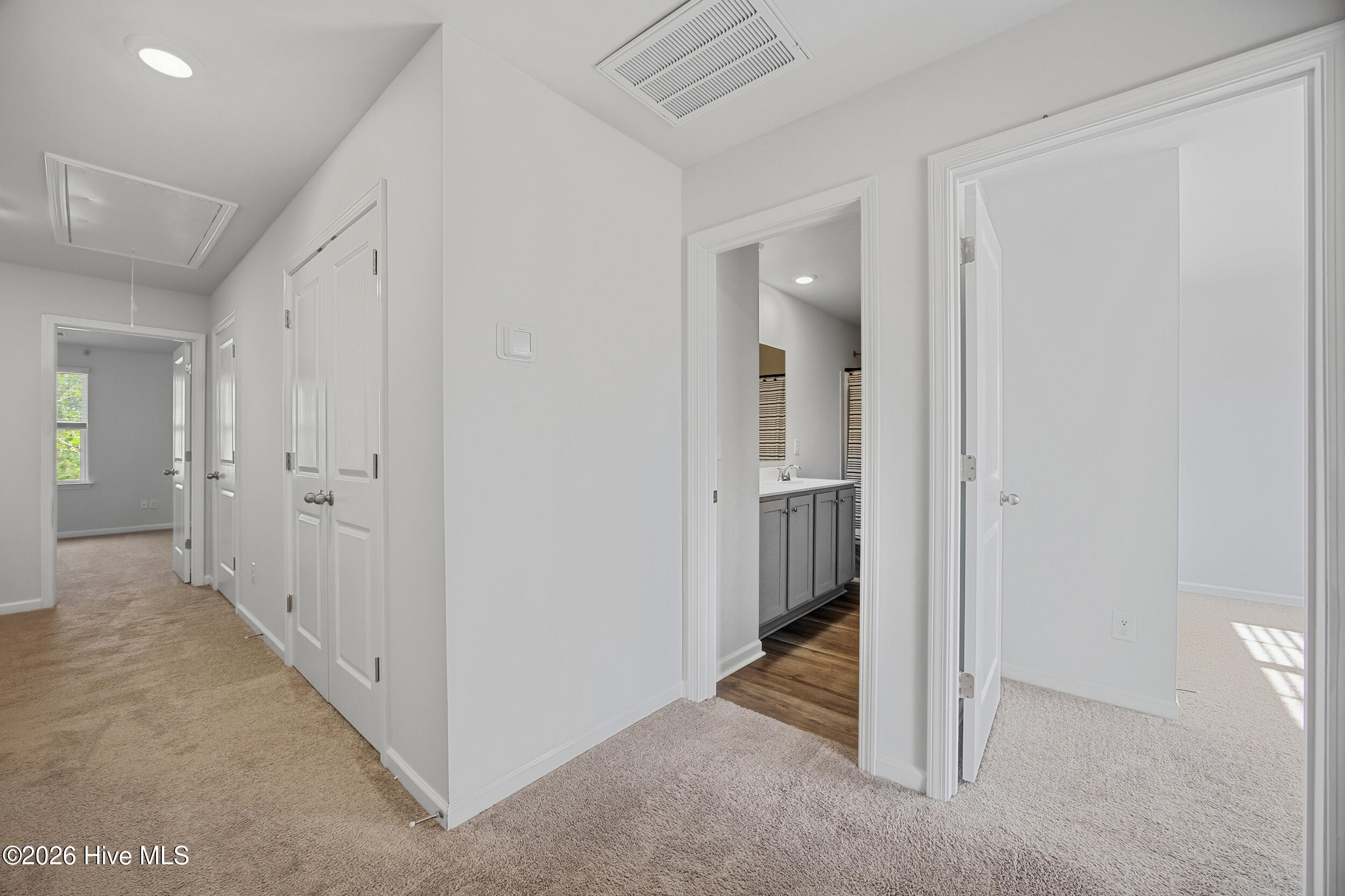 100566602 | Photo 18