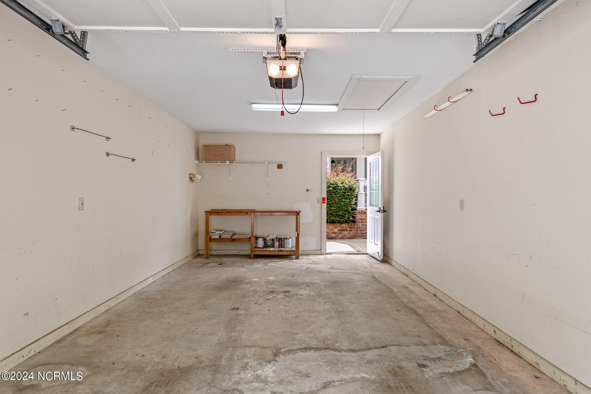 100468639 | Photo 27