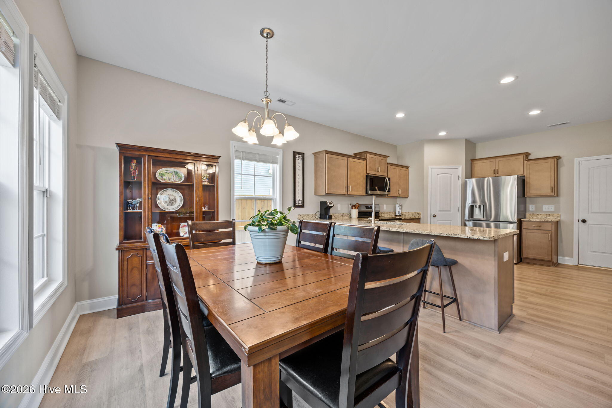 100561827 | Photo 18