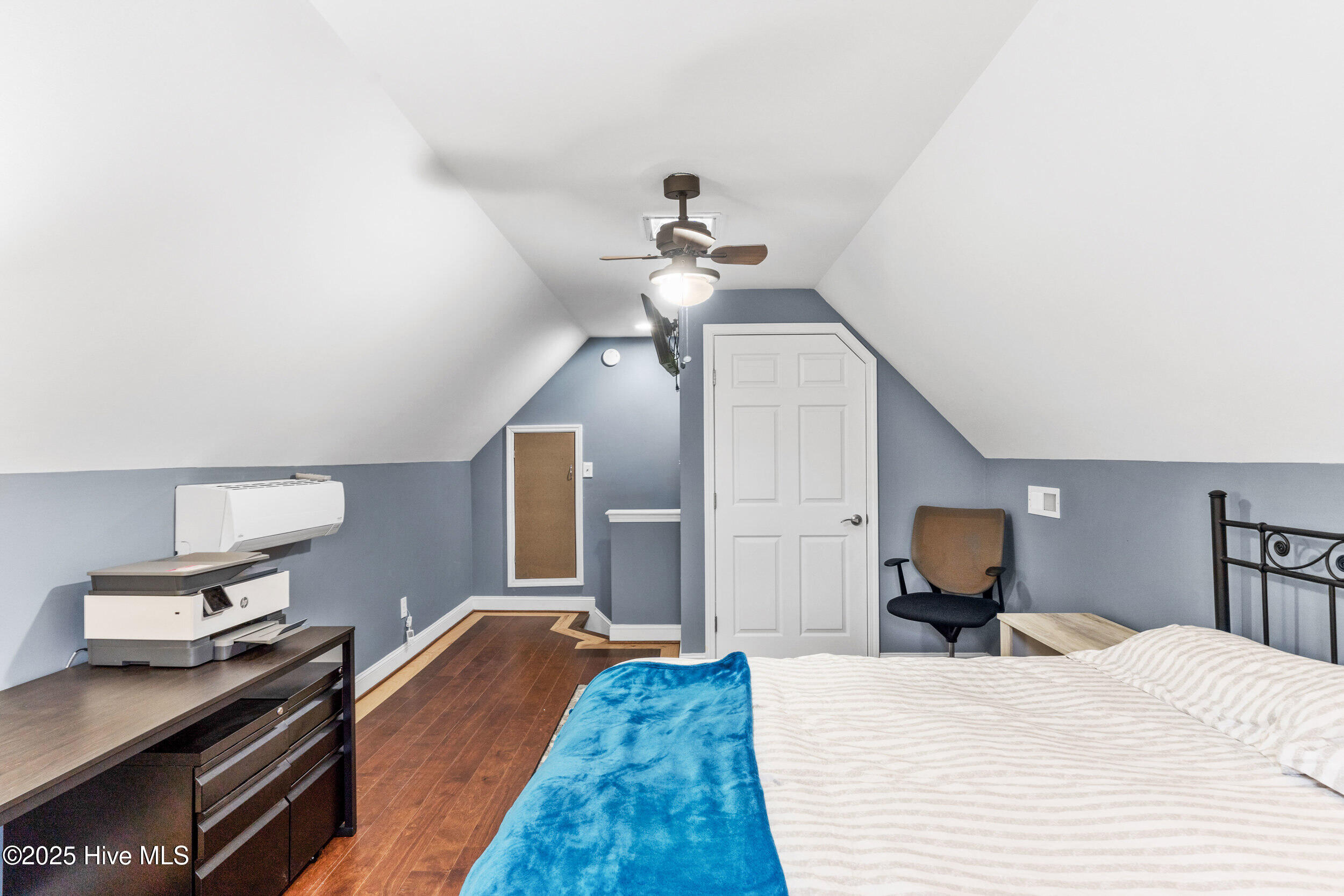 100506043 | Photo 30