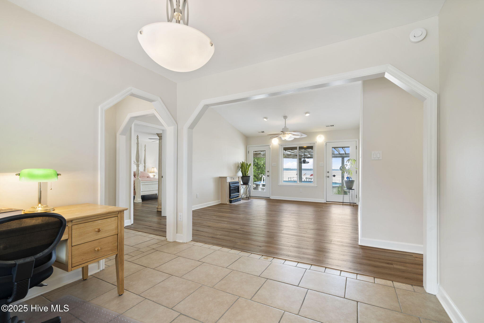 100546125 | Photo 25