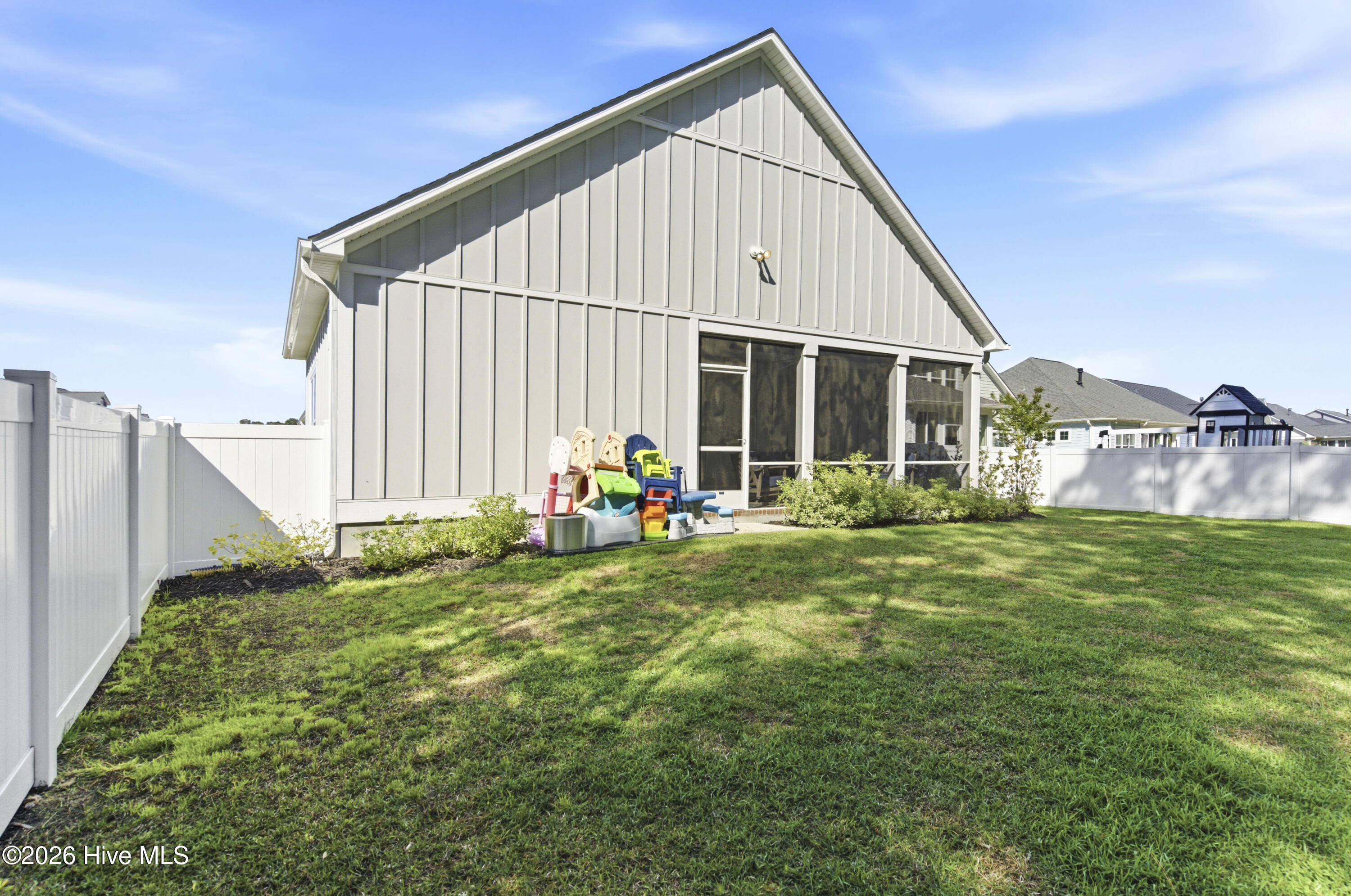 100568018 | Photo 55