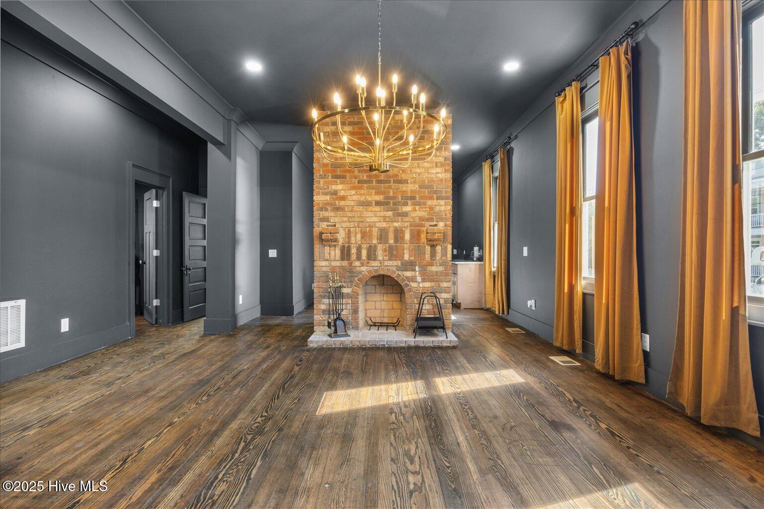 100537963 | Photo 14