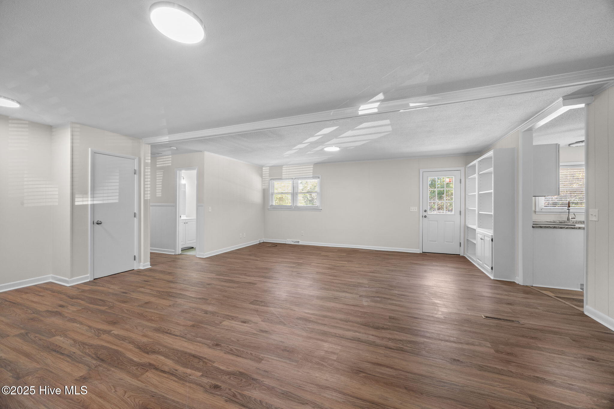 100540435 | Photo 16