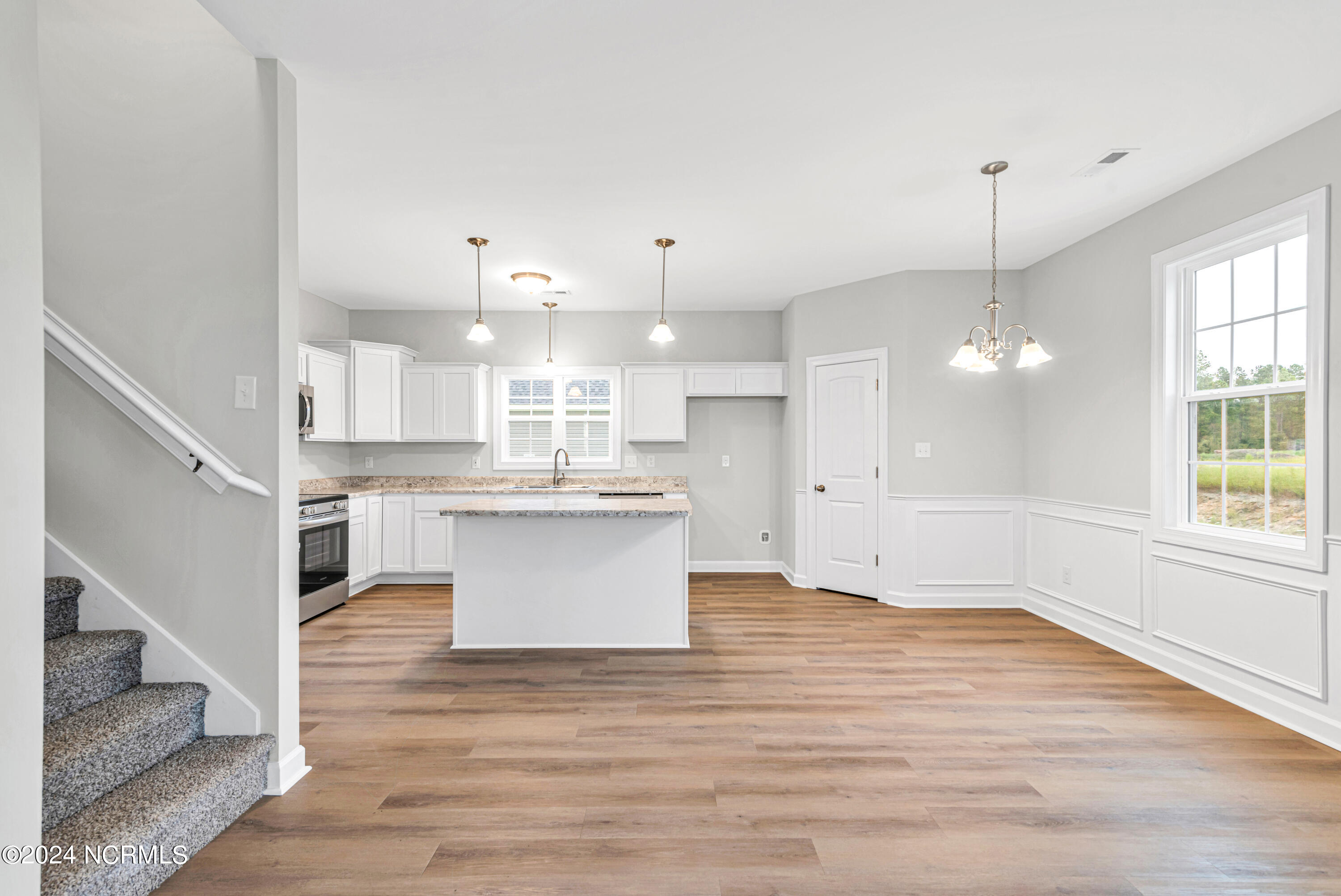 100563429 | Photo 11