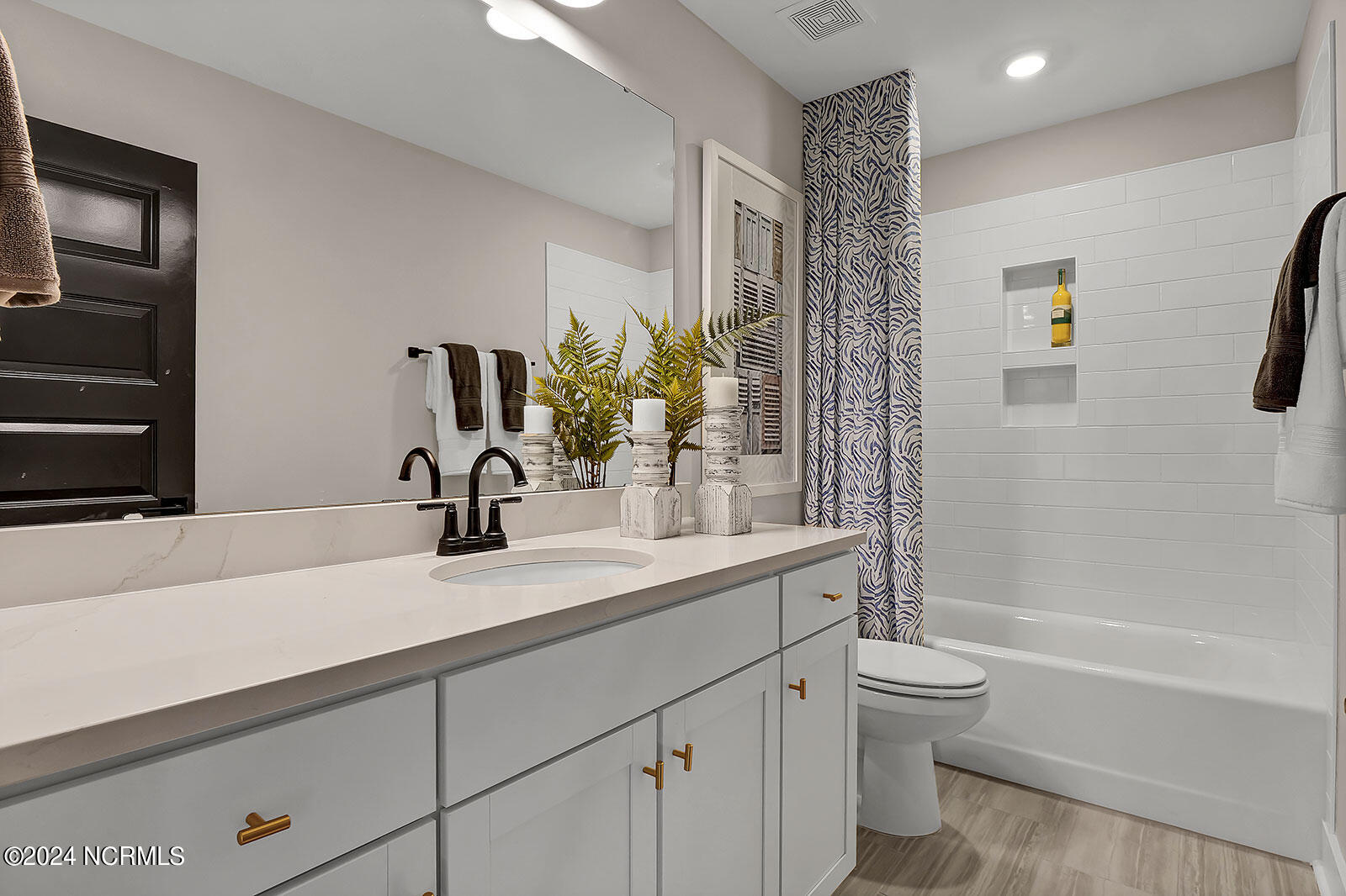 100547755 | Photo 28