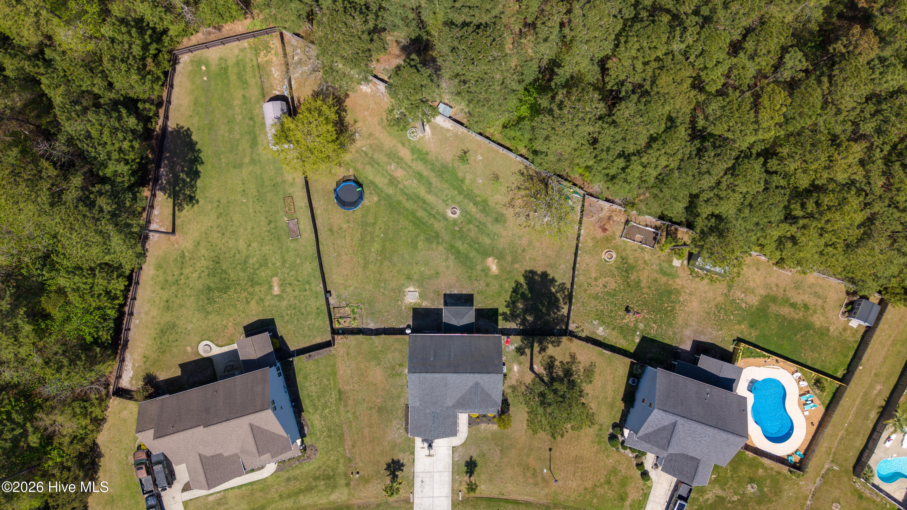 100565660 | Photo 39