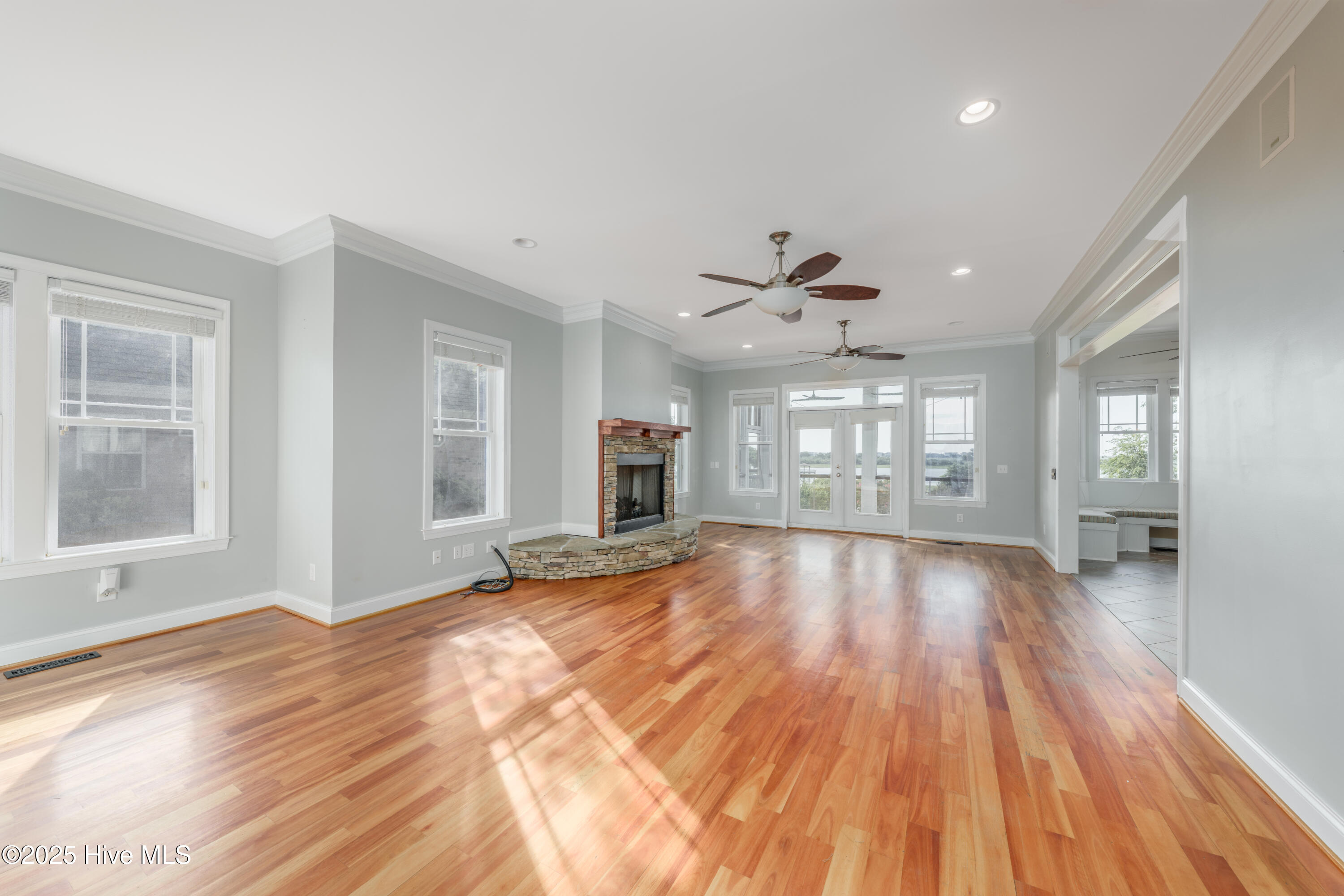 100510082 | Photo 17