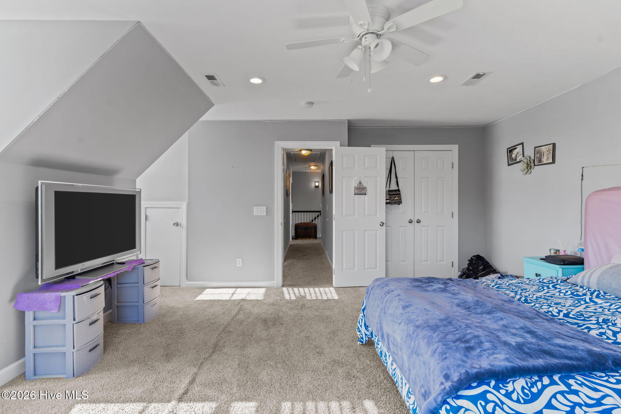 100564590 | Photo 35